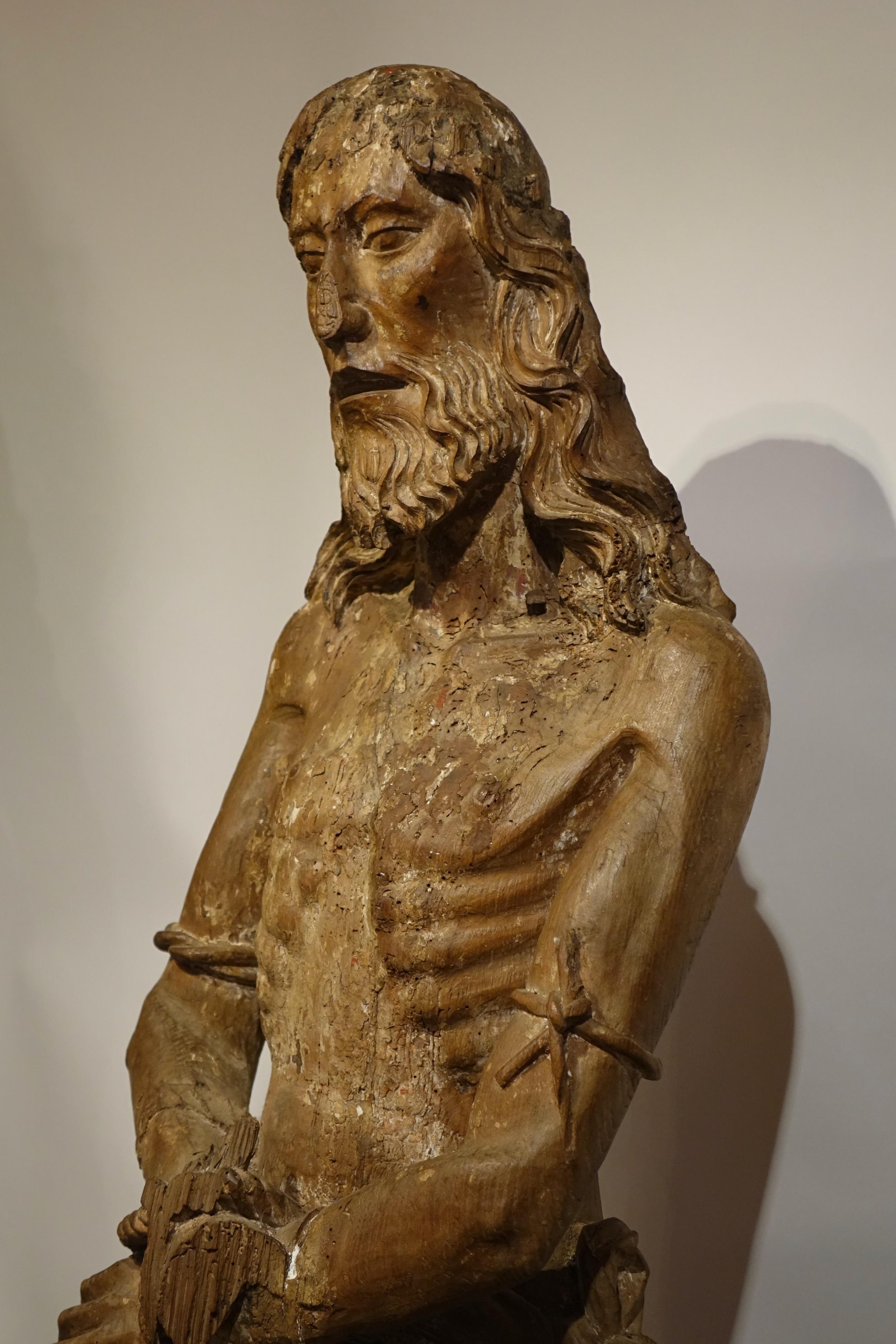 Intagliato a mano Un enorme Cristo della pietà, Normandia, 1480 circa in vendita