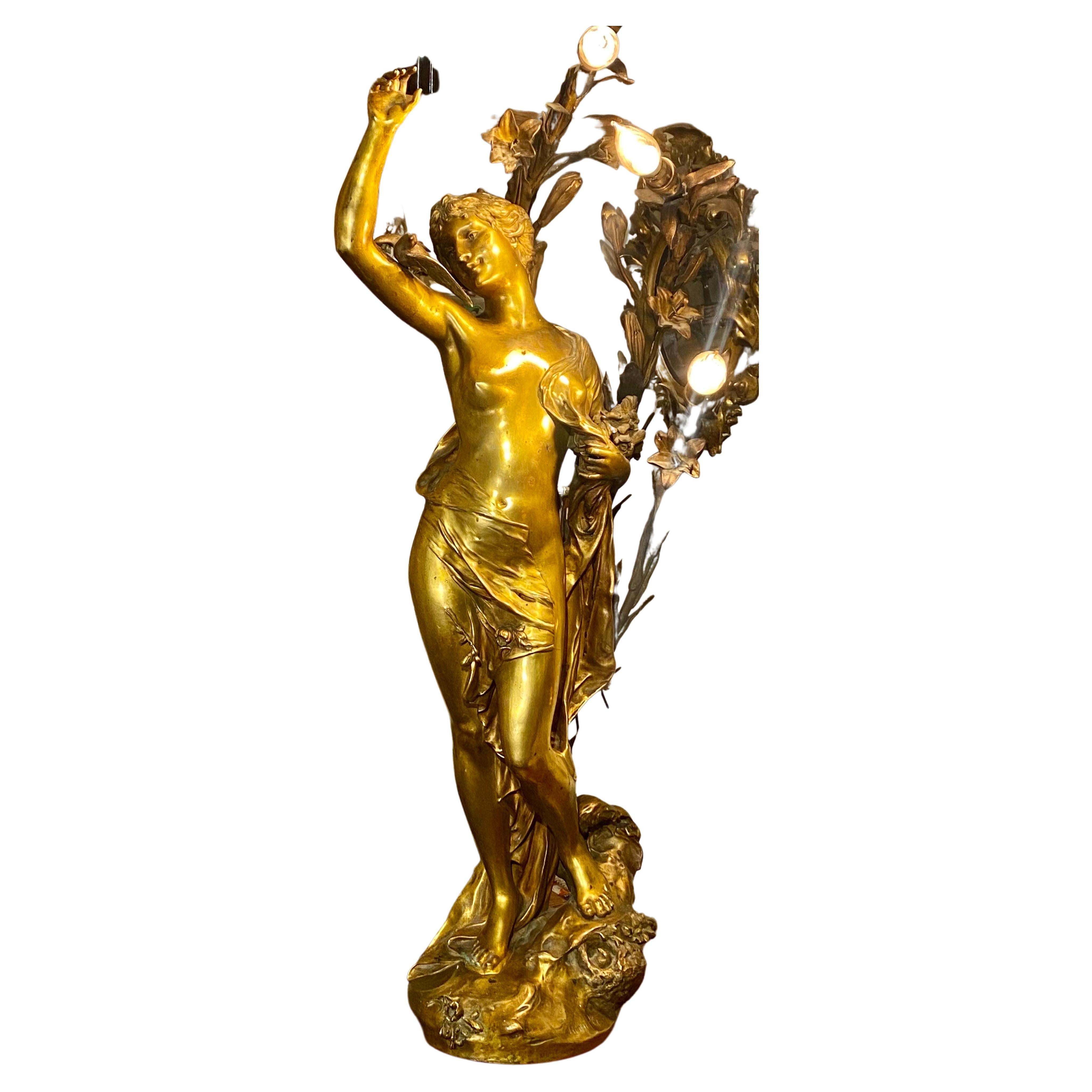 Début du 20ème siècle Grande lampe figurative en bronze Art Nouveau reprsentant une femme, signe Henri Honore Ple en vente
