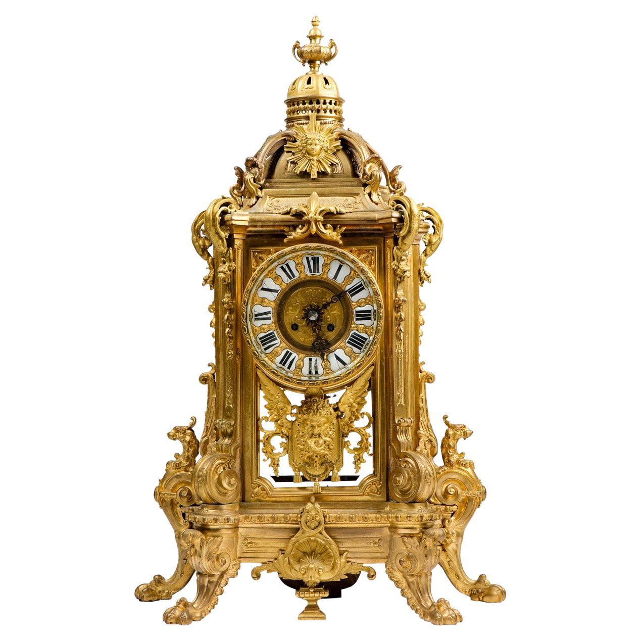 Grande horloge de cheminée néoclassique en bronze de style néoclassique en vente