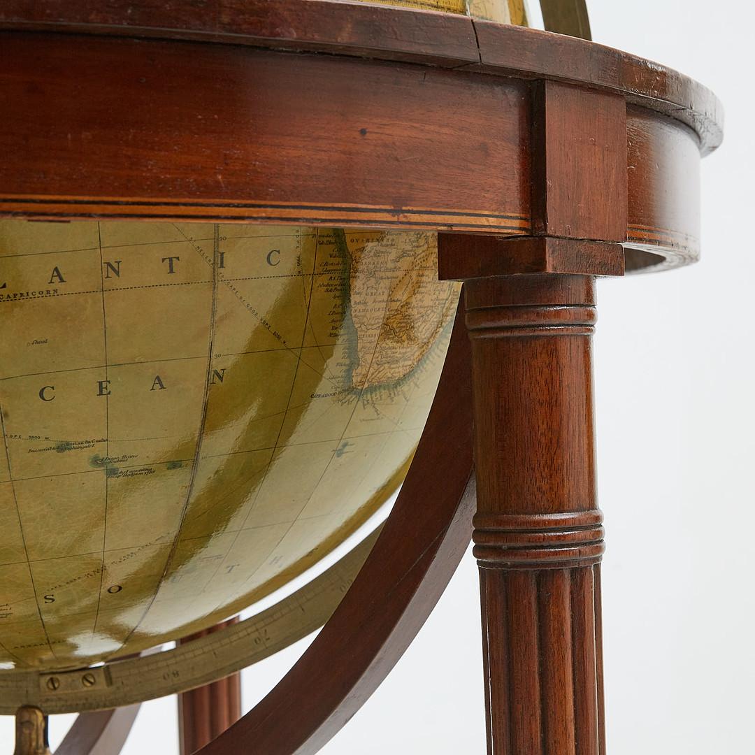 Une énorme paire de globes de la bibliothèque Cruchley de 21 pouces Excellent état - En vente à ZWIJNDRECHT, NL