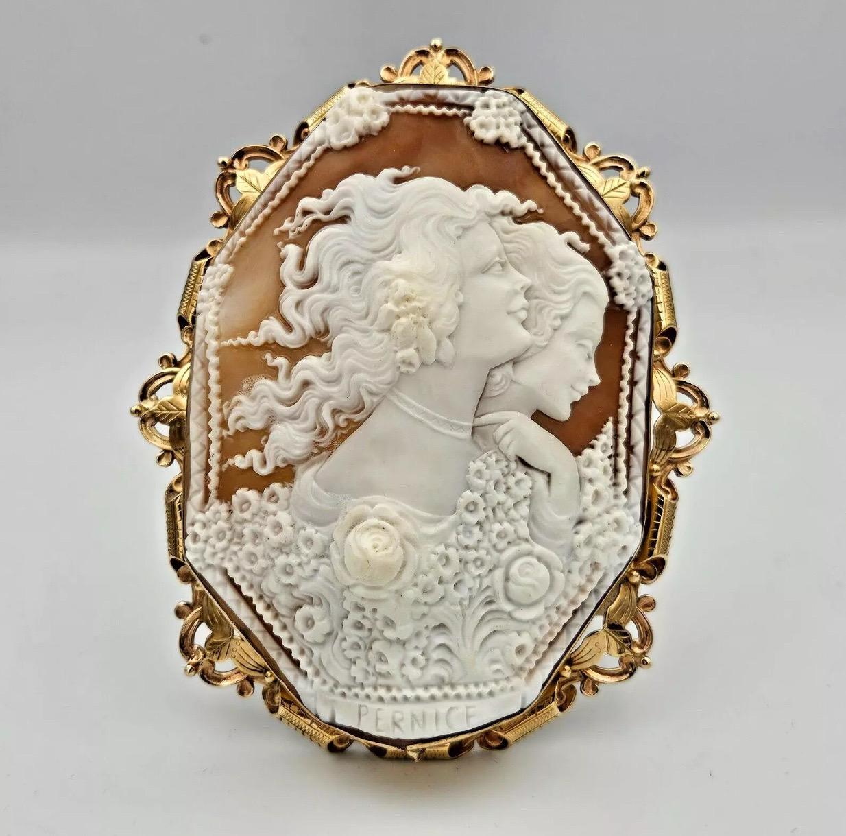 A Huge Superb Vintage Monumental R. Pernice Shell Cameo Solid Gold Frame Stand For Sale 5