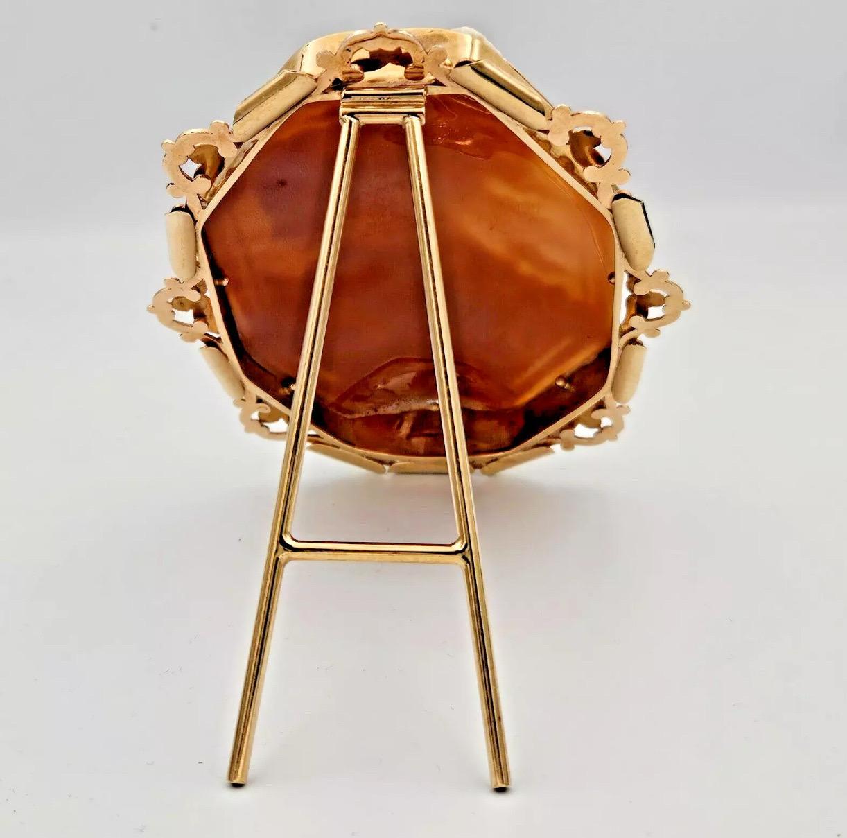A Huge Superb Vintage Monumental R. Pernice Shell Cameo Solid Gold Frame Stand For Sale 8
