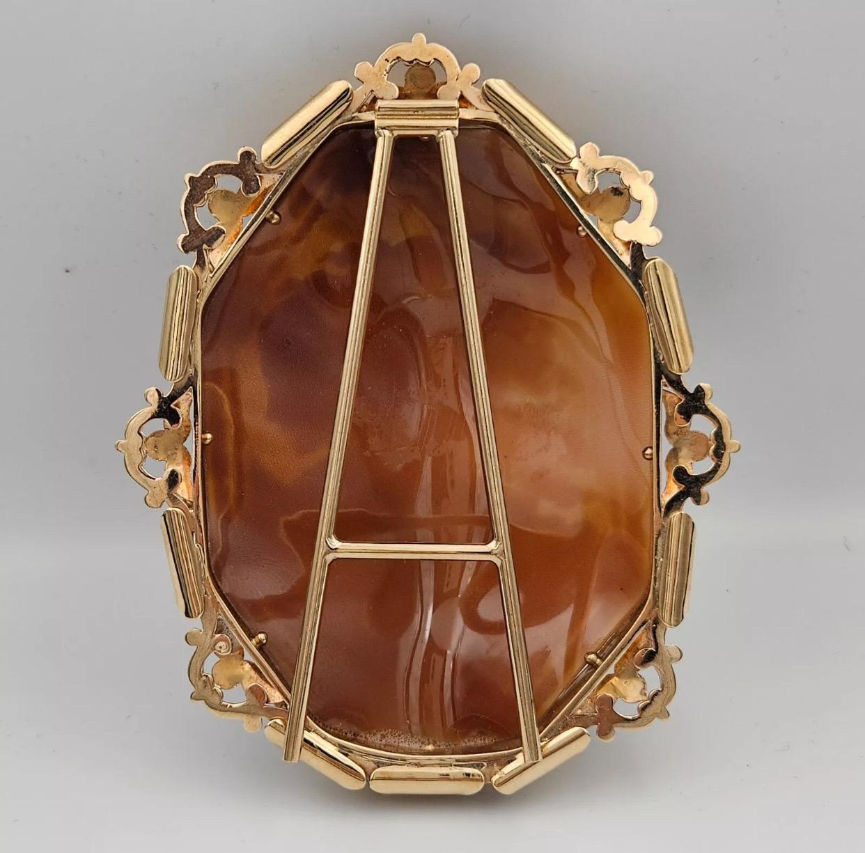 A Huge Superb Vintage Monumental R. Pernice Shell Cameo Solid Gold Frame Stand For Sale 10