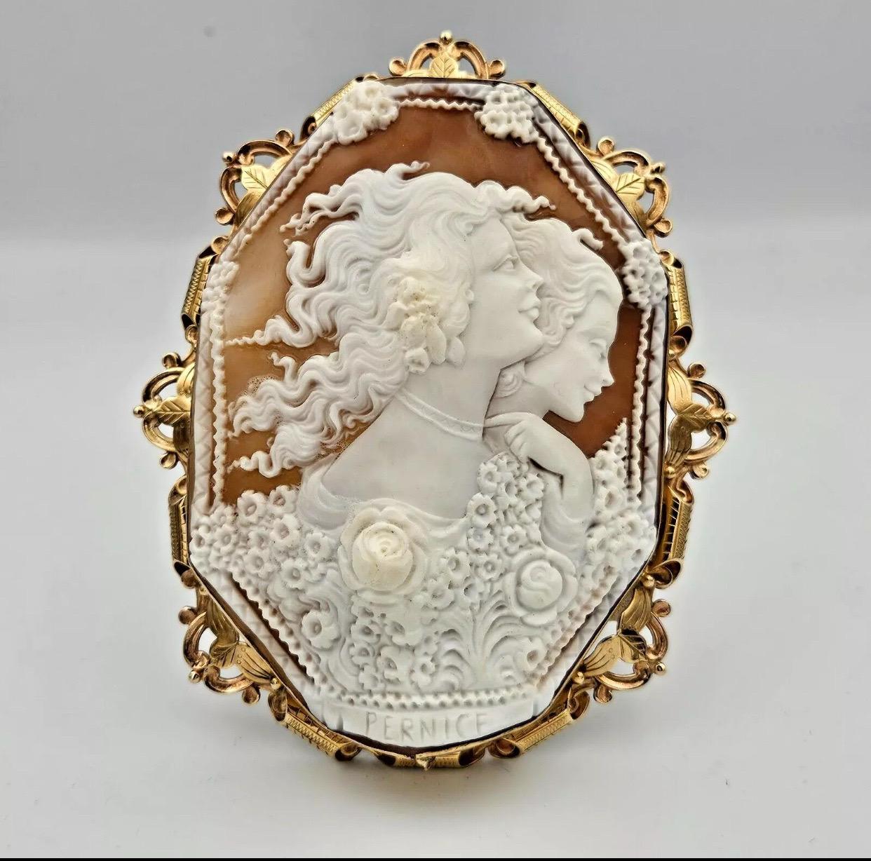 A Huge Superb Vintage Monumental R. Pernice Shell Cameo Solid Gold Frame Stand For Sale 11