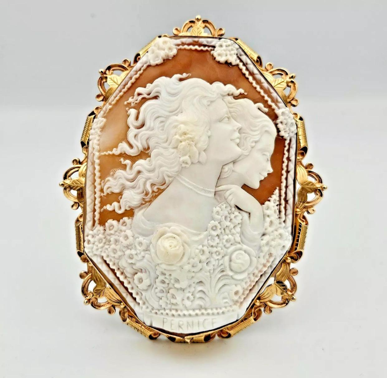 A Huge Superb Vintage Monumental R. Pernice Shell Cameo Solid Gold Frame Stand In Excellent Condition For Sale In Kenley surrey, GB