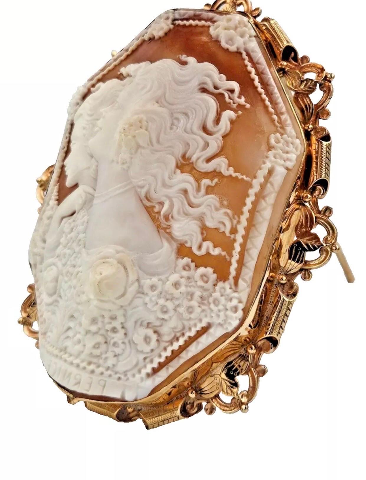 A Huge Superb Vintage Monumental R. Pernice Shell Cameo Solid Gold Frame Stand For Sale 1