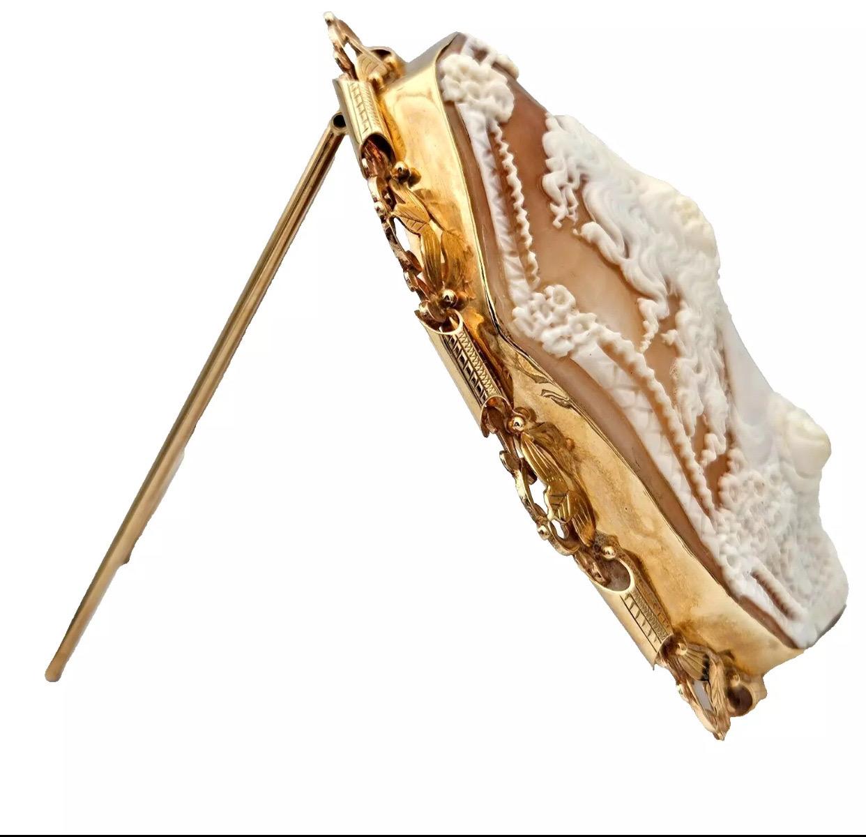 A Huge Superb Vintage Monumental R. Pernice Shell Cameo Solid Gold Frame Stand For Sale 2