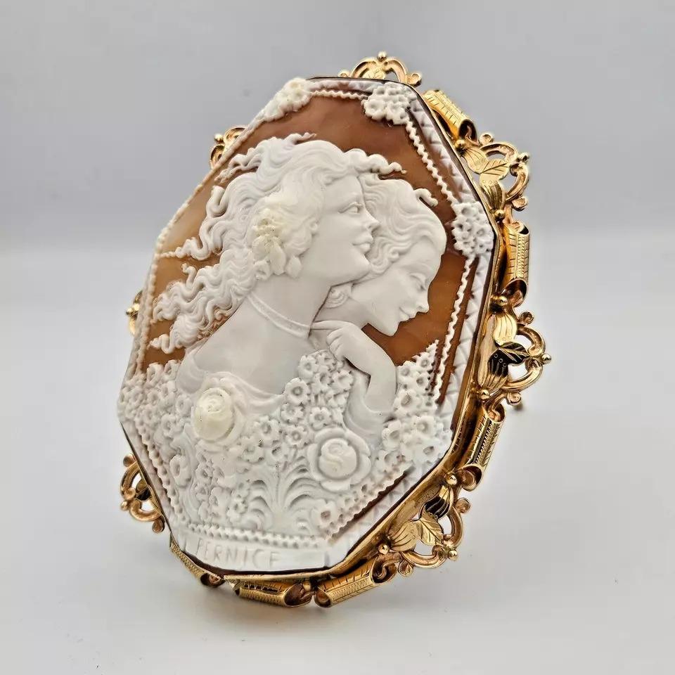 Un enorme e superbo cammeo monumentale d'epoca con conchiglia di R.Pernice in una cornice d'oro massiccio in vendita 9