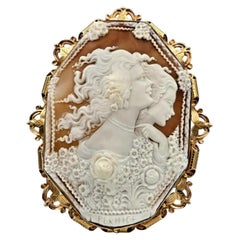Enorme y soberbio camafeo de concha monumental vintage de R.Pernice en soporte con marco de oro macizo