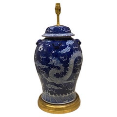 Grand pot de lampe de bureau vintage en porcelaine bleu et blanc Ming