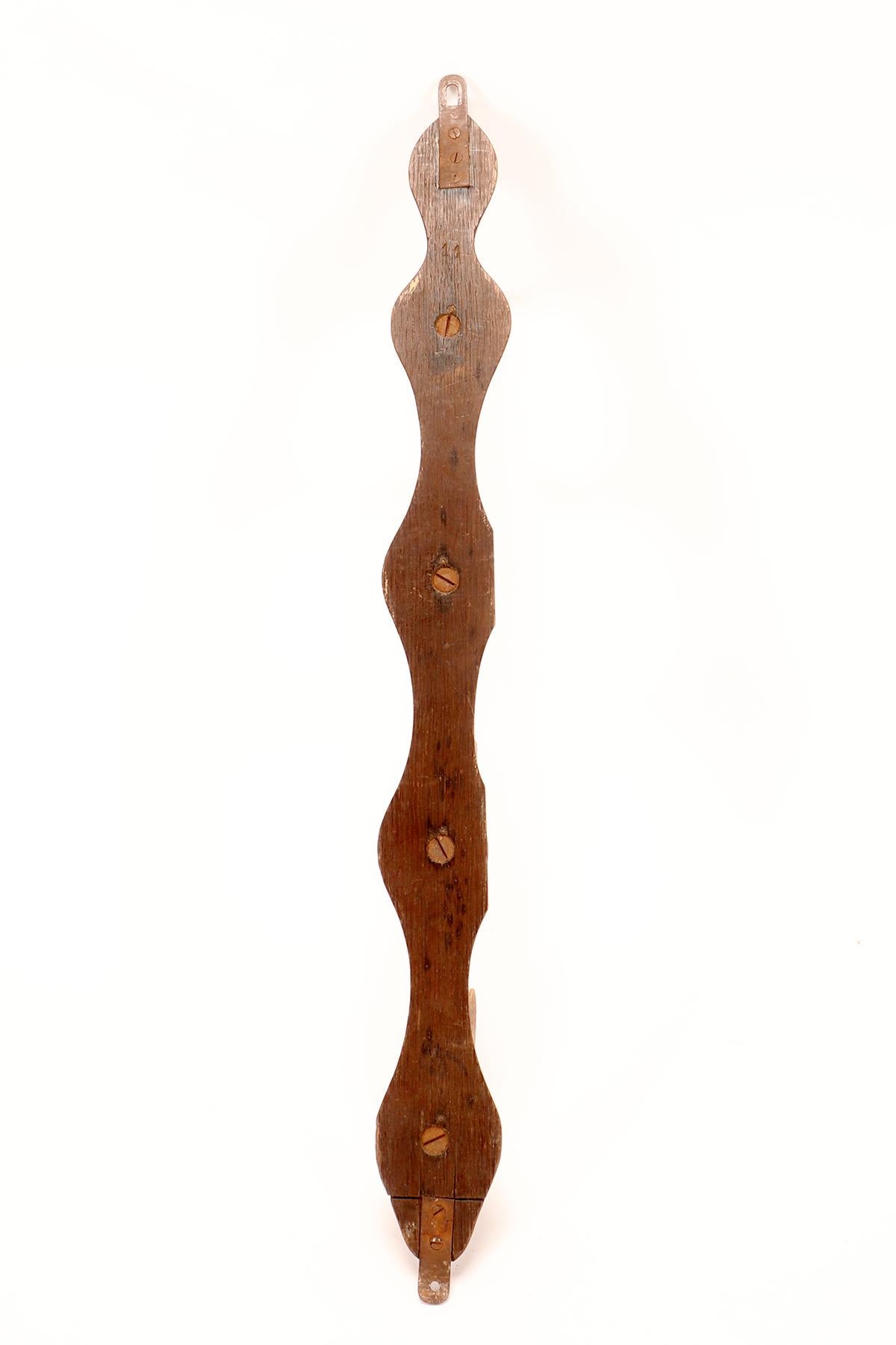 A hunting rifles holder made from deer antlers and oak wood, France 1920. For Sale 6