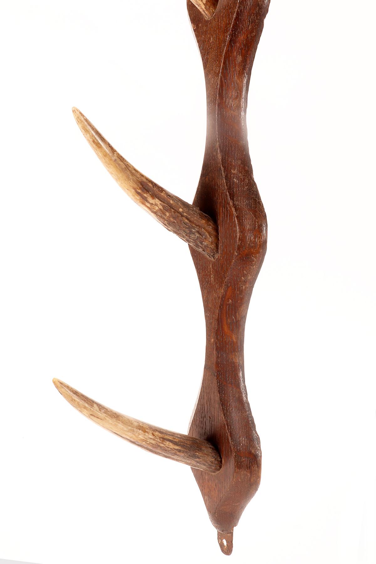 A hunting rifles holder made from deer antlers and oak wood, France 1920. For Sale 1