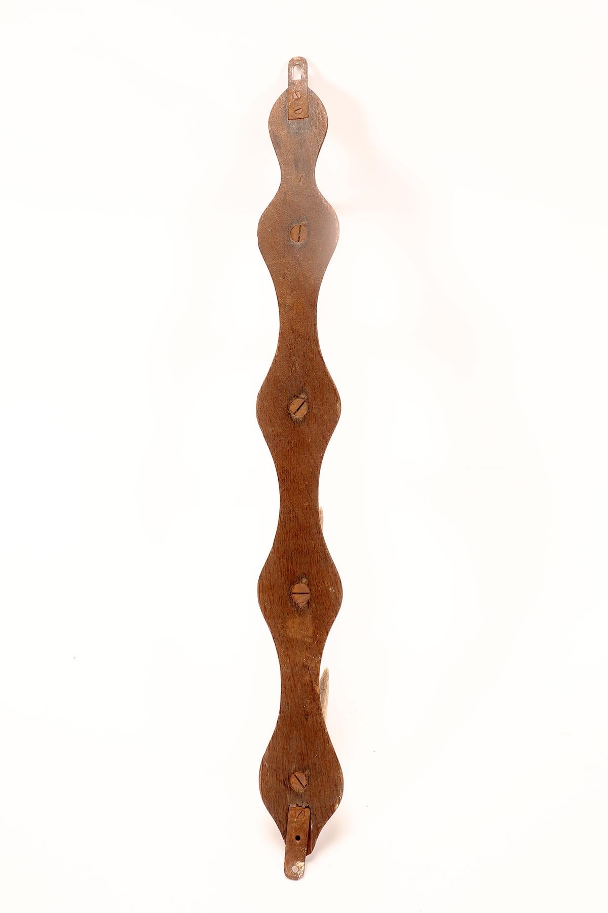 A hunting rifles holder made from deer antlers and oak wood, France 1920. For Sale 2