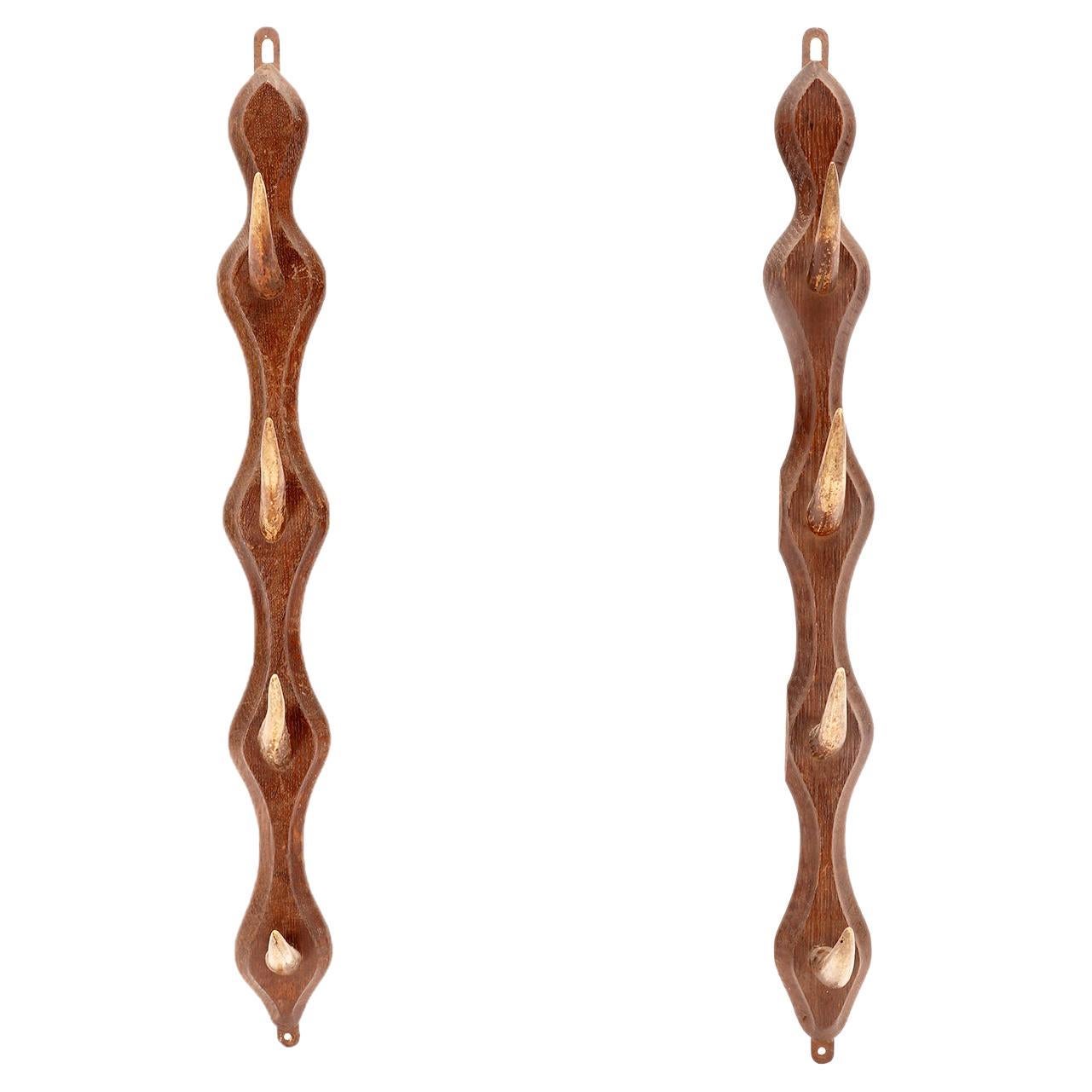 A hunting rifles holder made from deer antlers and oak wood, France 1920. For Sale