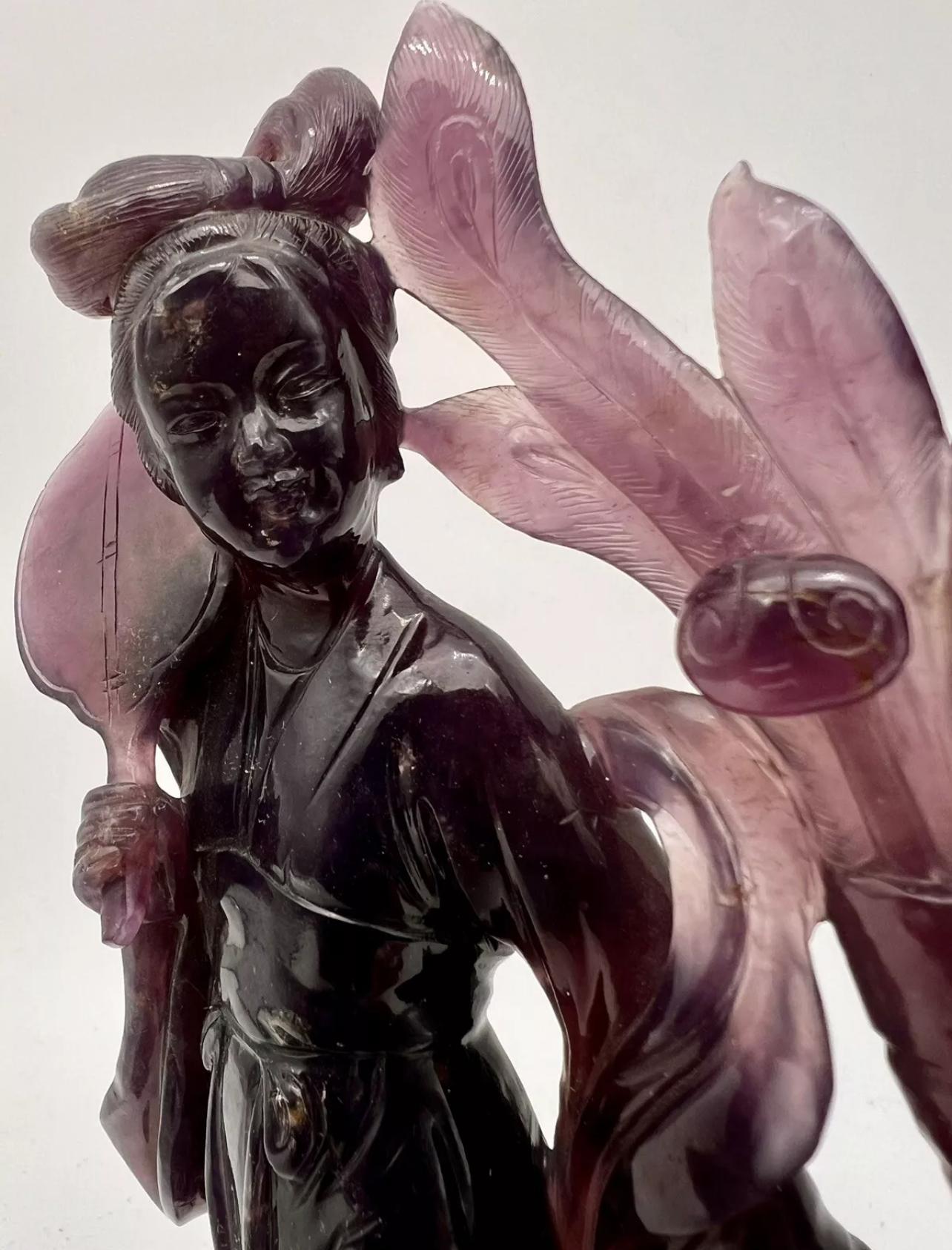 IMPRESIONANTE FIGURA ANTIGUA CHINA TALLADA EN AMATISTA DE GUANYIN. Dinastía Qing en venta 3