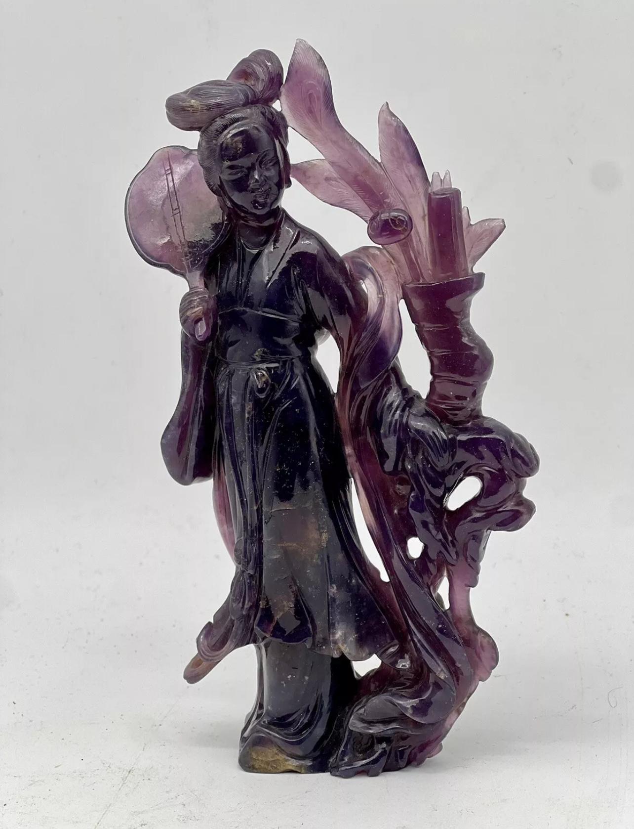 IMPRESIONANTE FIGURA ANTIGUA CHINA TALLADA EN AMATISTA DE GUANYIN. Dinastía Qing en venta 4