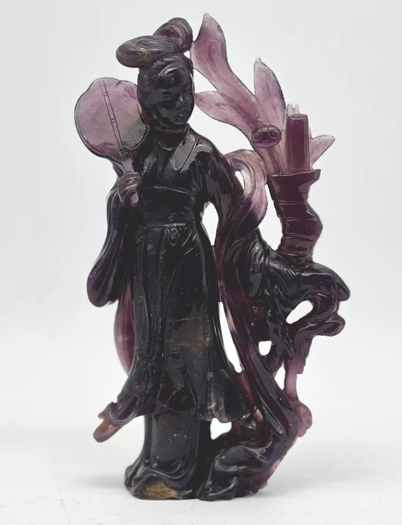 IMPRESIONANTE FIGURA ANTIGUA CHINA TALLADA EN AMATISTA DE GUANYIN. Dinastía Qing en venta 6
