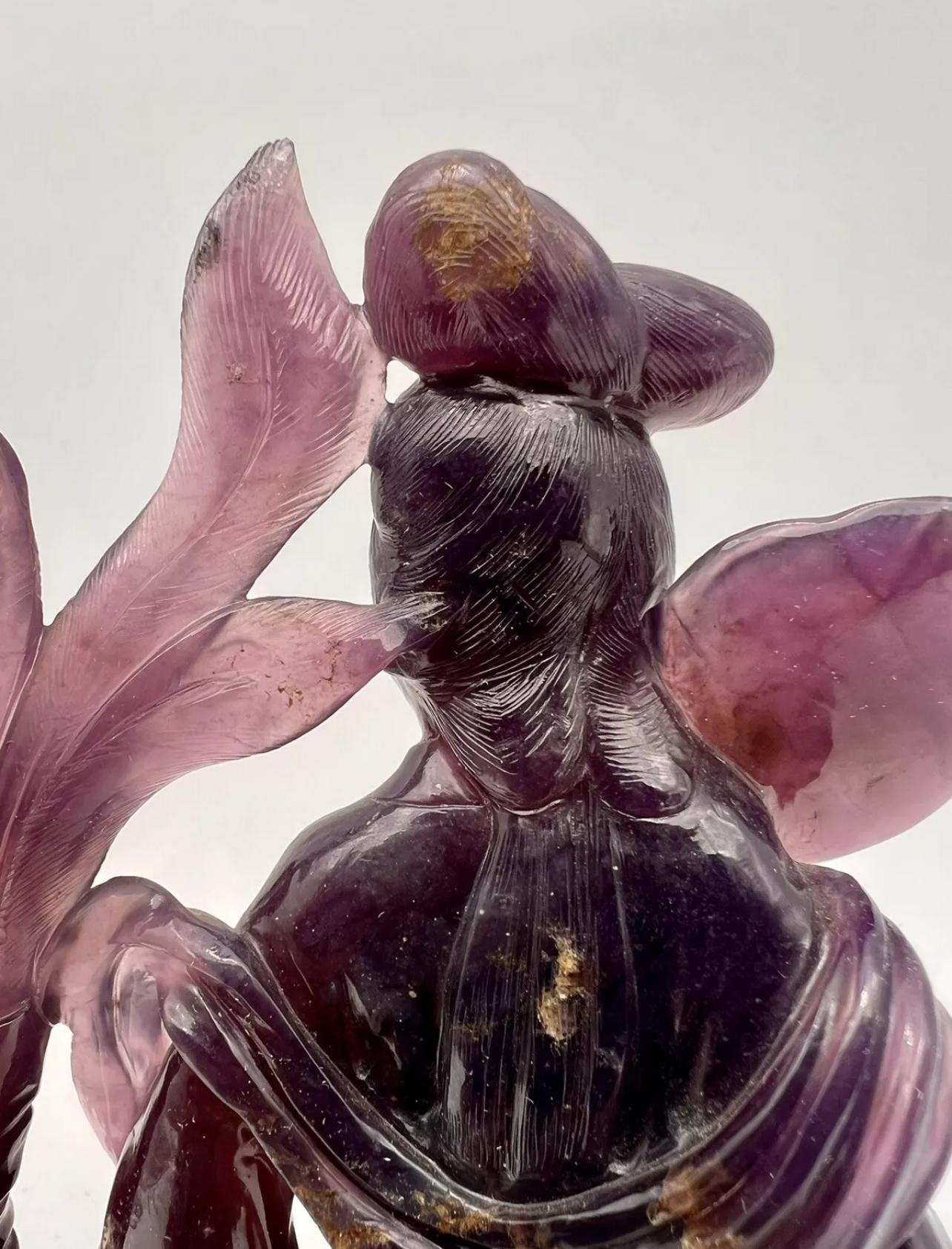 IMPRESIONANTE FIGURA ANTIGUA CHINA TALLADA EN AMATISTA DE GUANYIN. Dinastía Qing Tallado a mano en venta