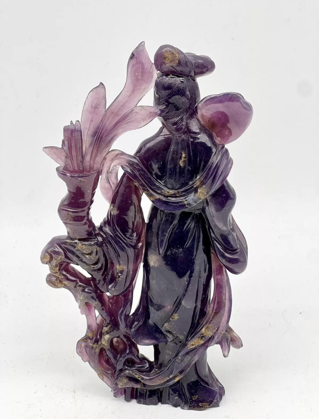 IMPRESIONANTE FIGURA ANTIGUA CHINA TALLADA EN AMATISTA DE GUANYIN. Dinastía Qing en Bueno estado para la venta en London, GB