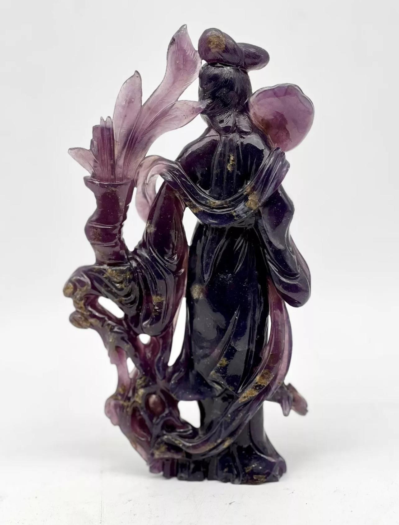 IMPRESIONANTE FIGURA ANTIGUA CHINA TALLADA EN AMATISTA DE GUANYIN. Dinastía Qing siglo XIX en venta