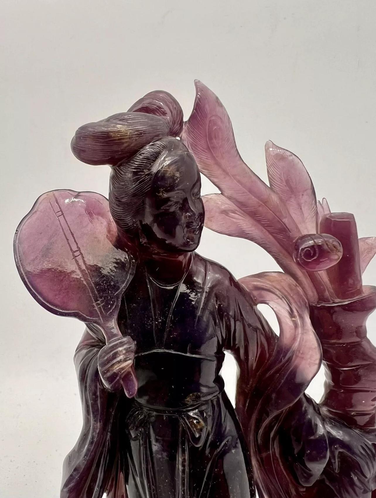 IMPRESIONANTE FIGURA ANTIGUA CHINA TALLADA EN AMATISTA DE GUANYIN. Dinastía Qing Amatista en venta