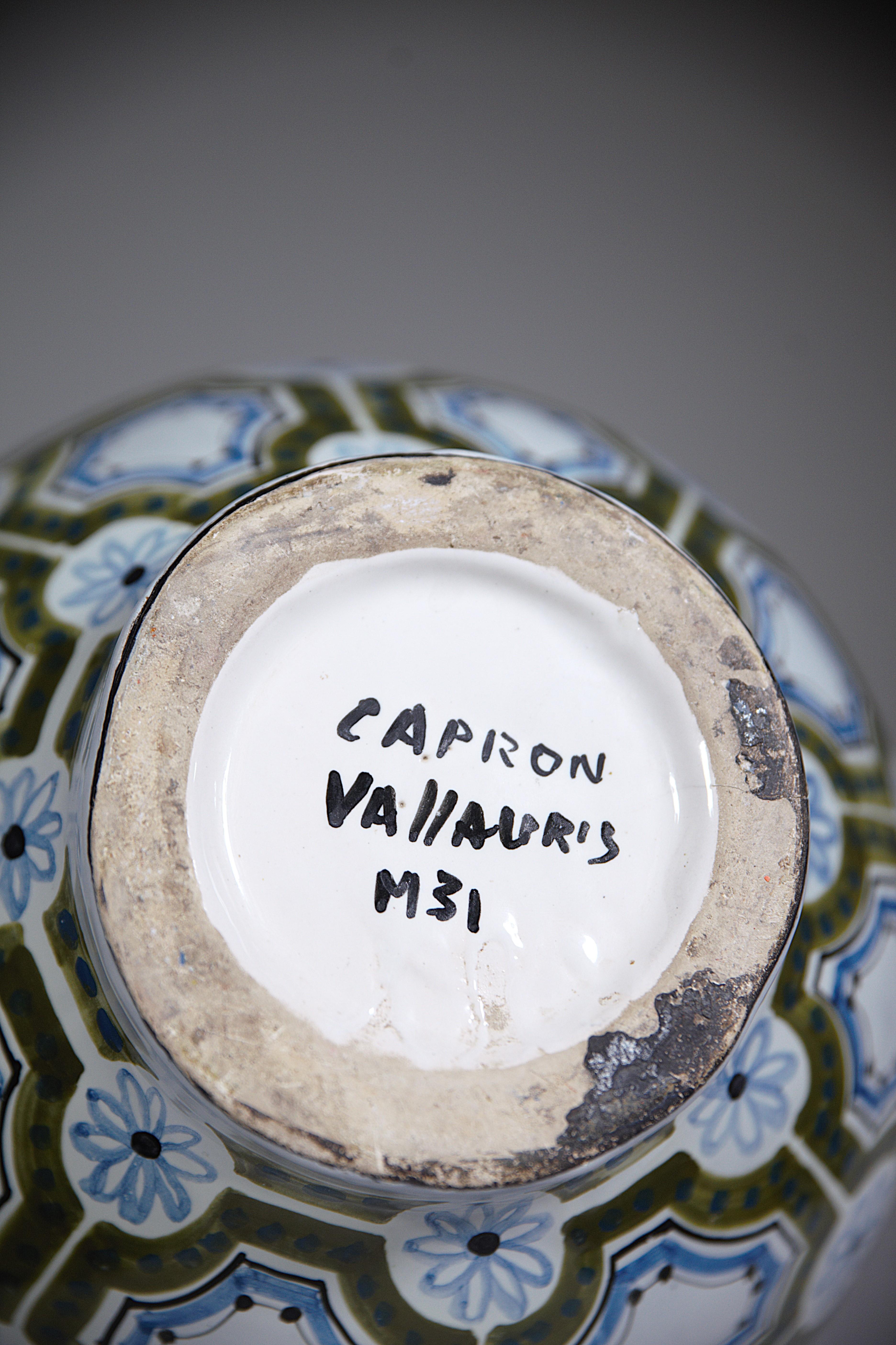 Smaltato Un impressionante vaso 