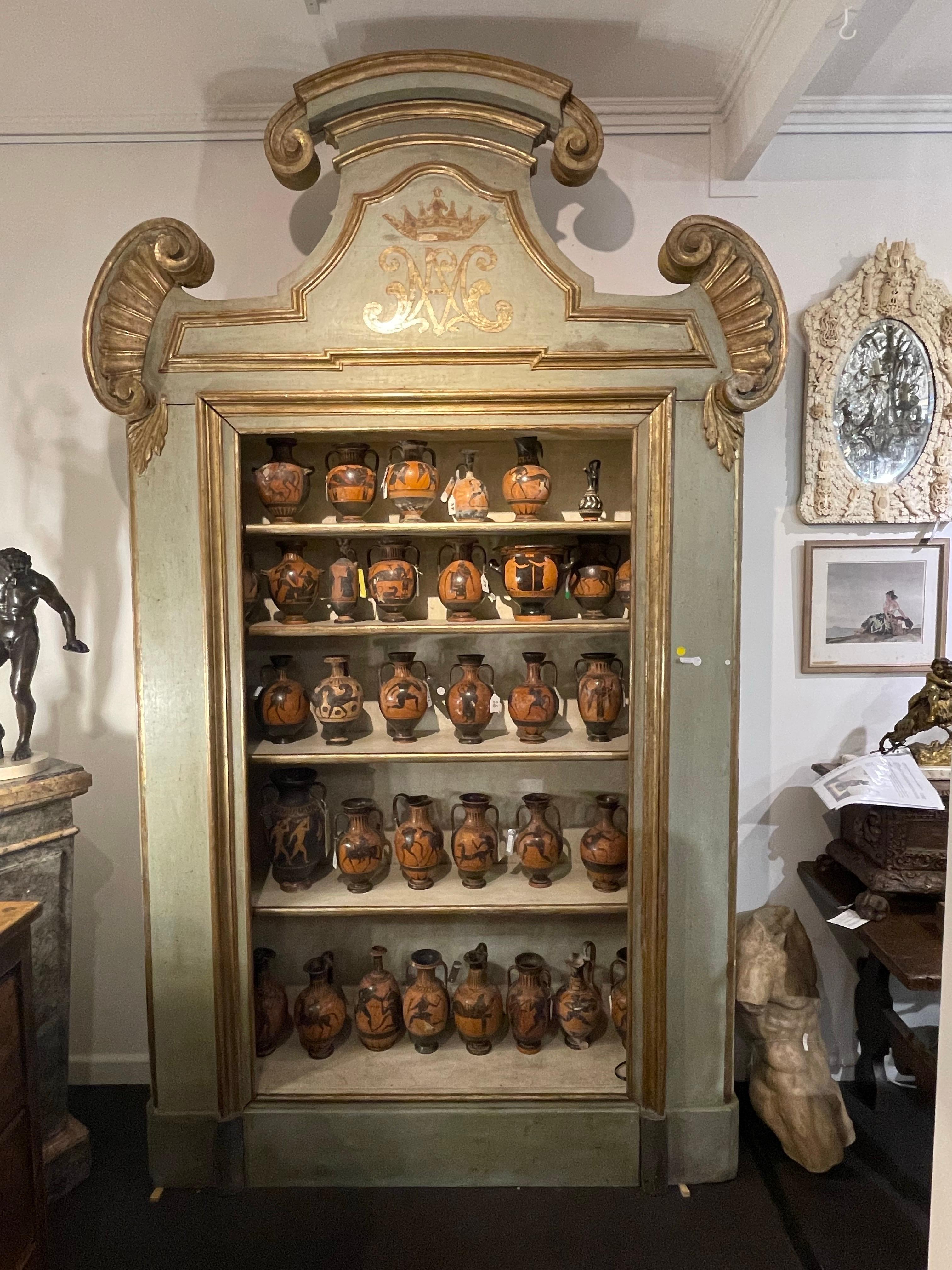 Offenes, beeindruckendes italienisches Barock-Bücherregal aus polychromem und vergoldetem Holz, 19. Jahrhundert im Zustand „Gut“ im Angebot in ARMADALE, VIC