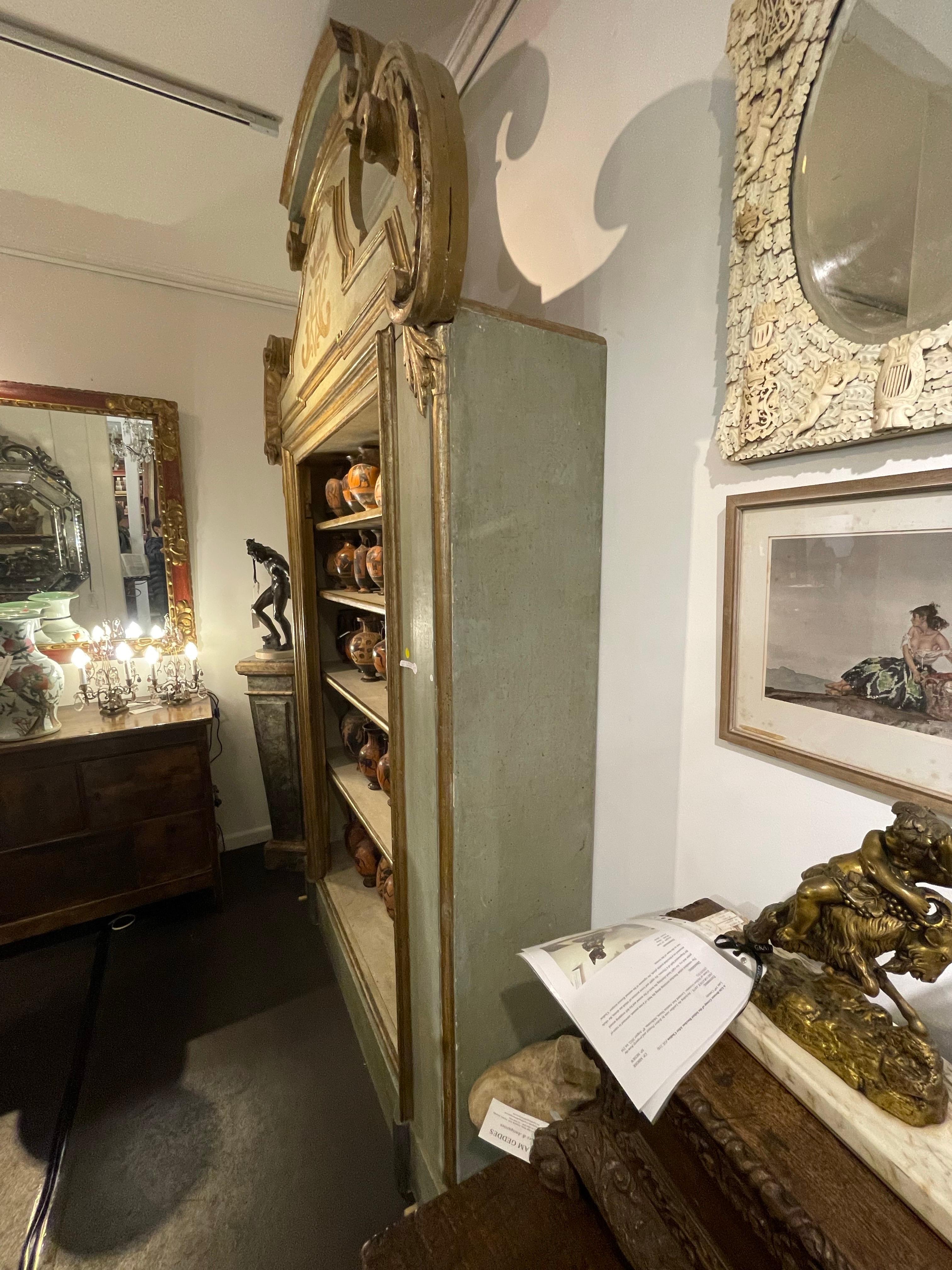 Offenes, beeindruckendes italienisches Barock-Bücherregal aus polychromem und vergoldetem Holz, 19. Jahrhundert im Angebot 1