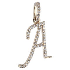 Bijou en or jaune massif 14 carats avec une lettre « A » en pendentif orné d'un diamant naturel