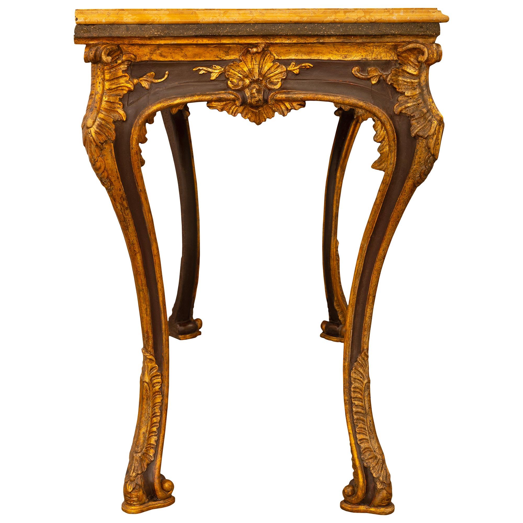 Eine italienische Louis XV st Giltwood patiniert Holz Siena Marmor Konsole aus dem 18. (Italienisch) im Angebot
