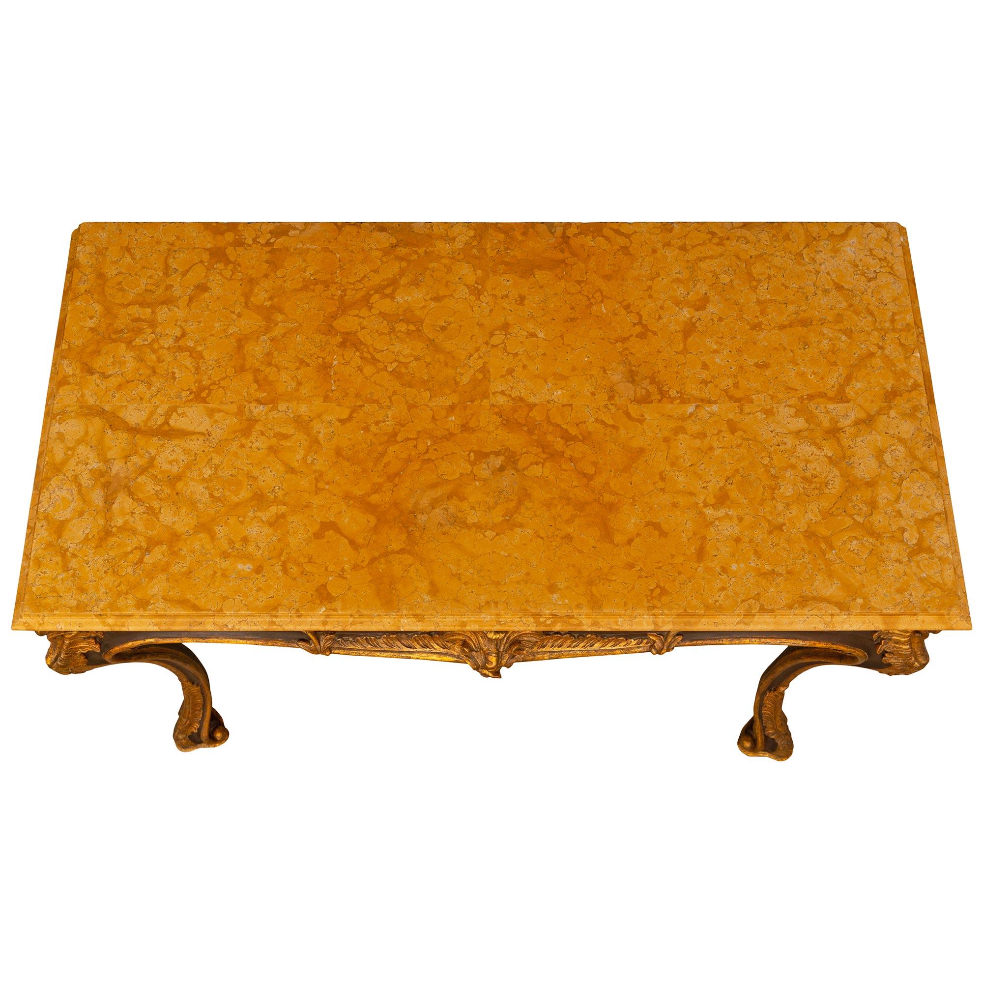Eine italienische Louis XV st Giltwood patiniert Holz Siena Marmor Konsole aus dem 18. im Angebot 1