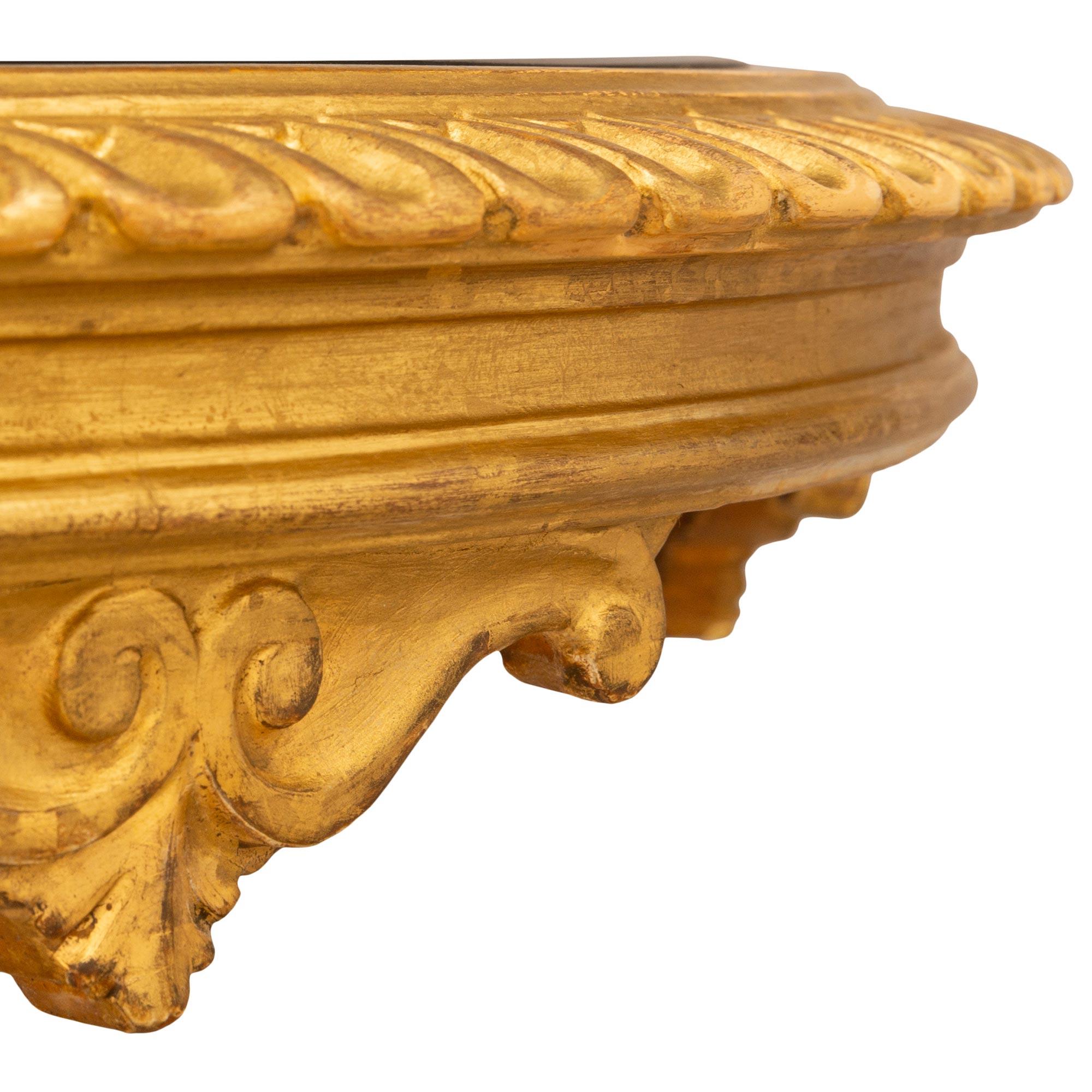 Table d'appoint à plateau basculant en bois doré Pietra Dura, Italie, 19e siècle, de style Florentine Bon état - En vente à West Palm Beach, FL