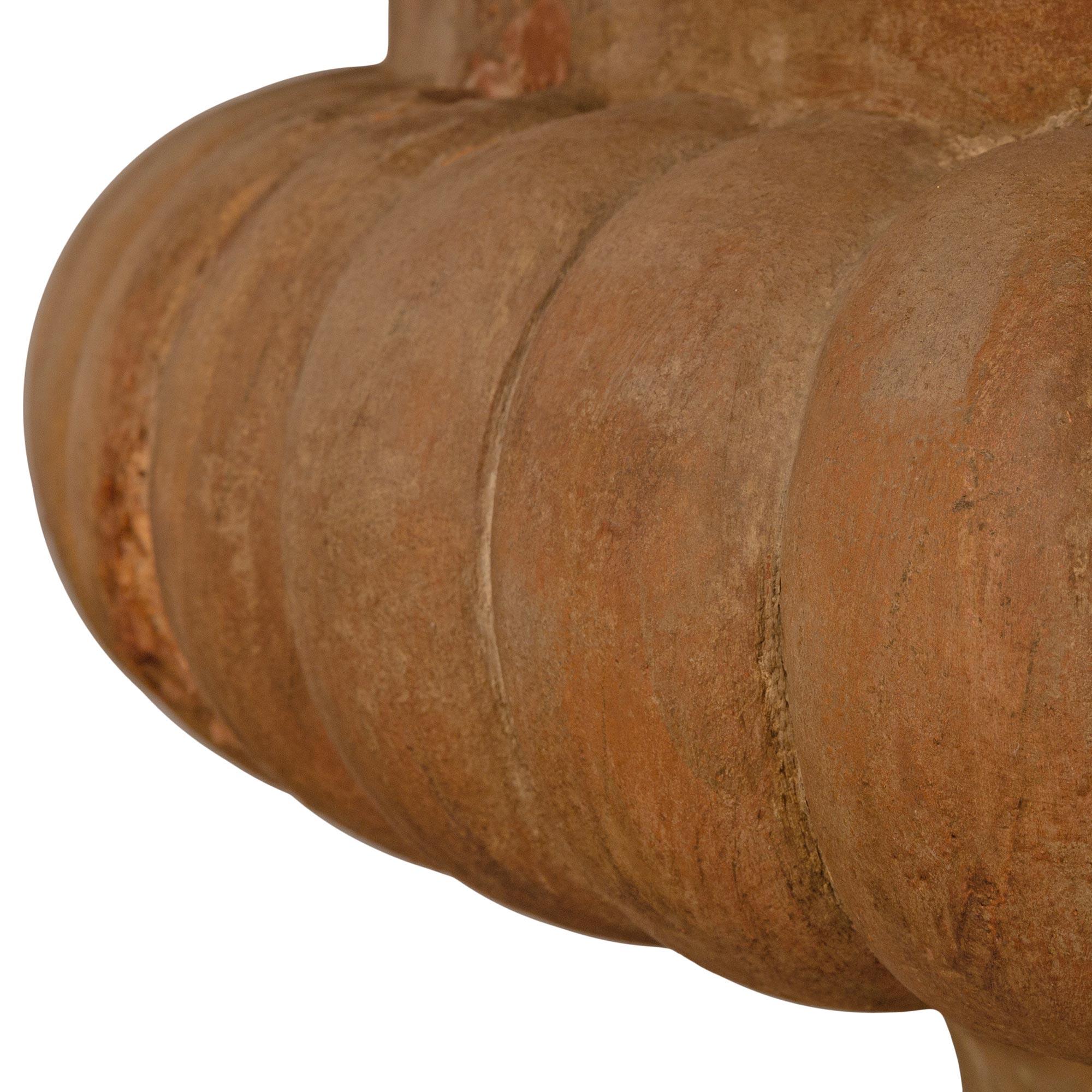 Urne/planterie italienne du 19ème siècle en terre cuite en vente 3