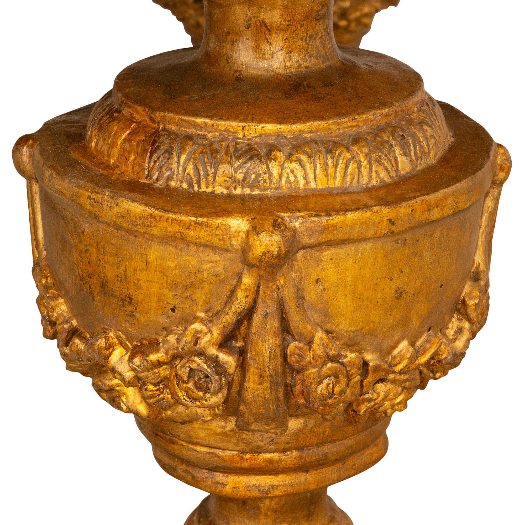 Ein italienischer Couchtisch aus dem frühen 18. Jahrhundert, Louis XVI, aus Kunstmarmor und Mekka im Angebot 1