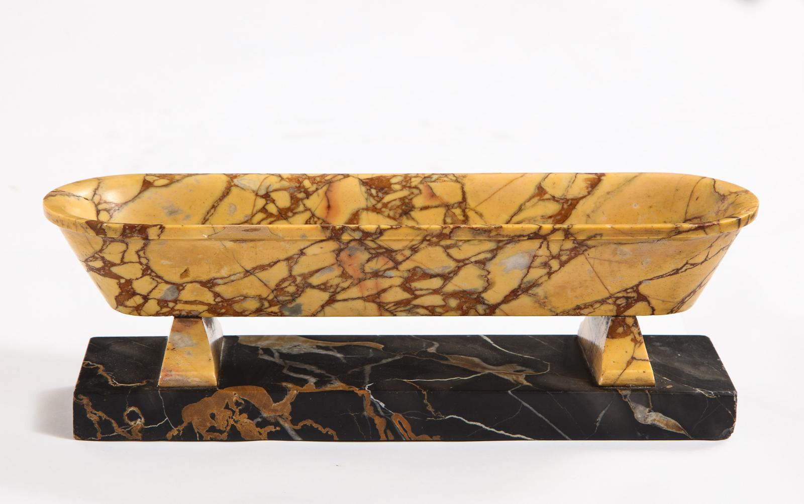 Italian Grand Tour Marble Sarcophagus Bathtub, circa 1895 9