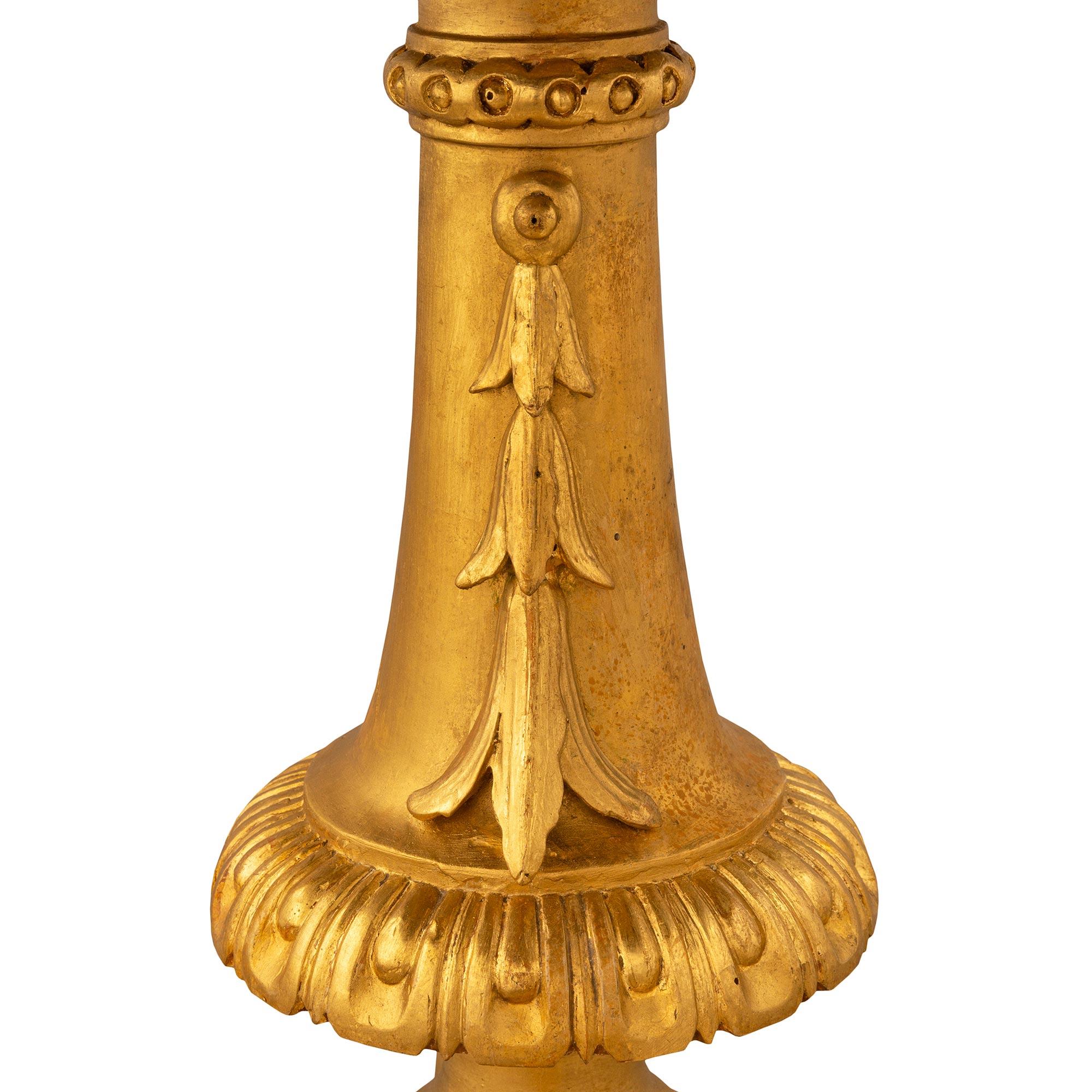 A Italian late 18th century Baroque st. Giltwood and Walnut side table For Sale 2