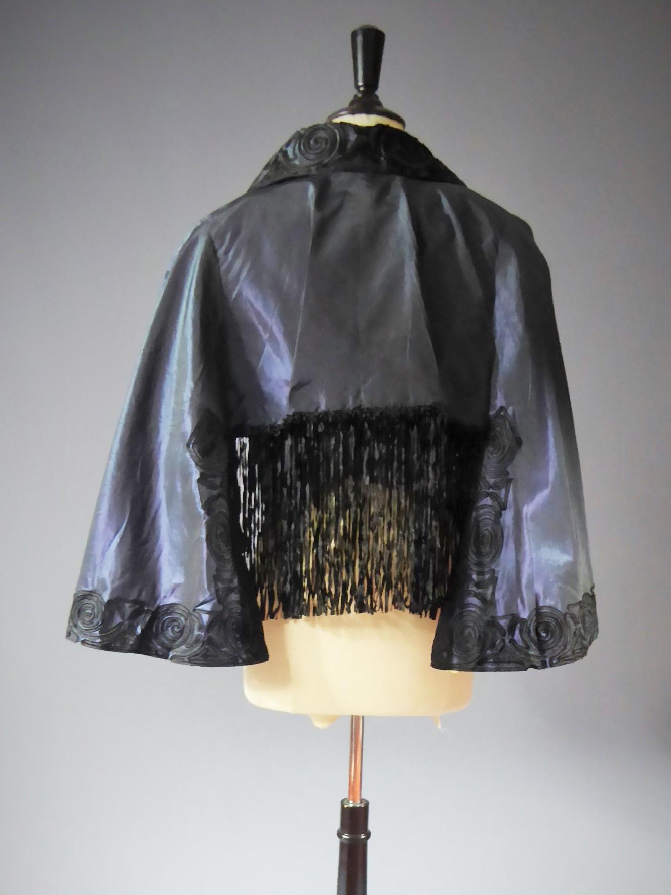 A Jacques Doucet French Couture Evening Taffeta Silk Mantle, Circa 1900 For Sale 4