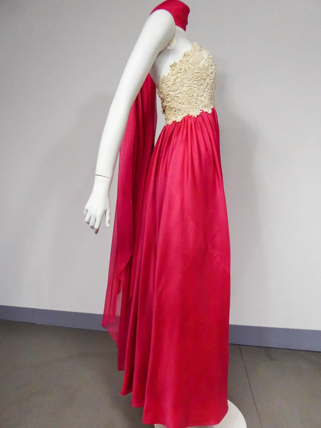 A Jacques Griffe French Couture Evening Dress in Chiffon and Lace Circa 1958 In Good Condition For Sale In Toulon, FR