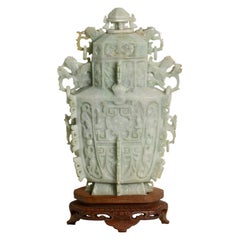 Vase und Deckel aus Jade, chinesisch