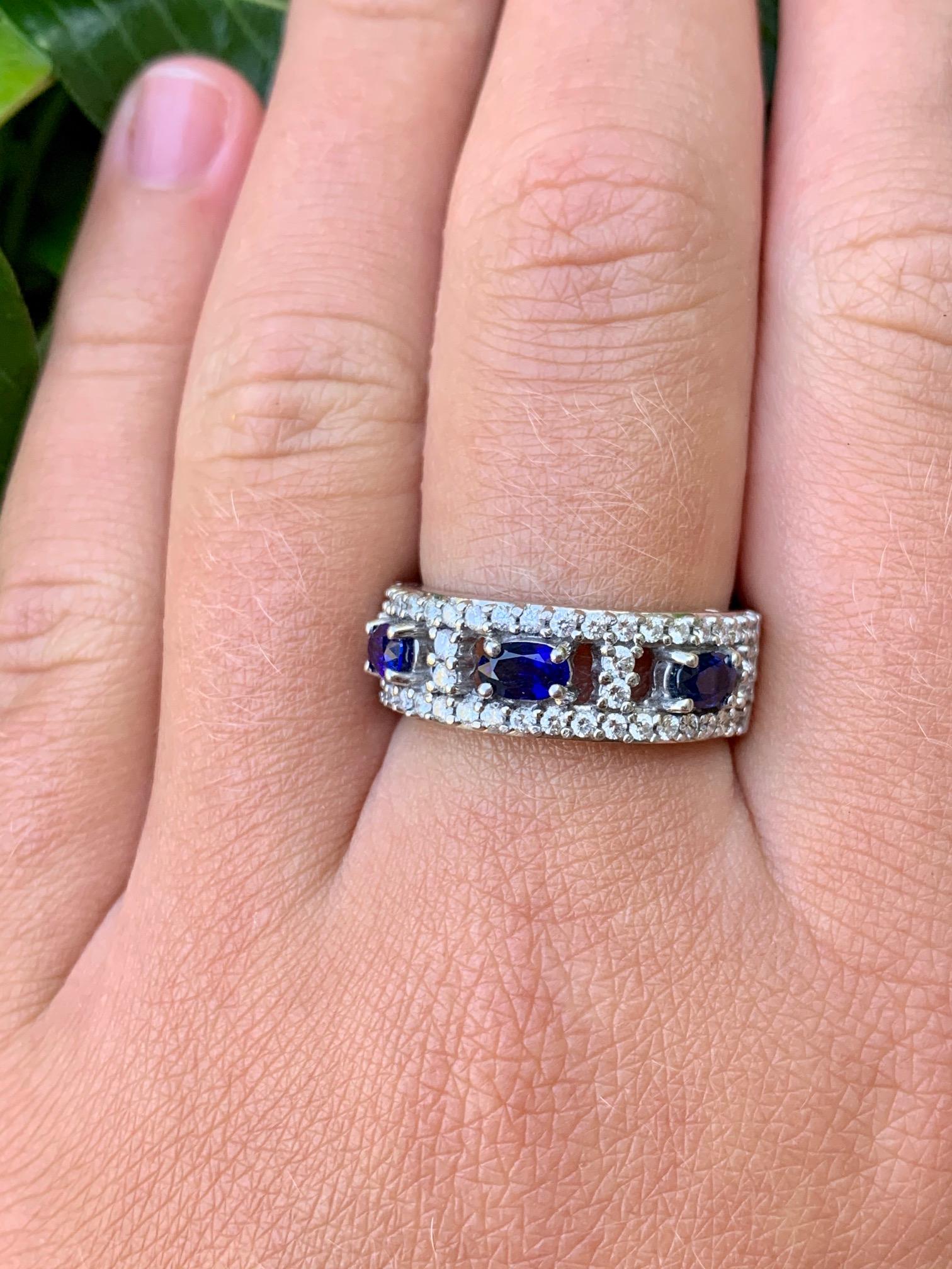 A. Jaffe Band Style Blue Sapphire and Diamond 18 Karat White Gold Ring For Sale 6