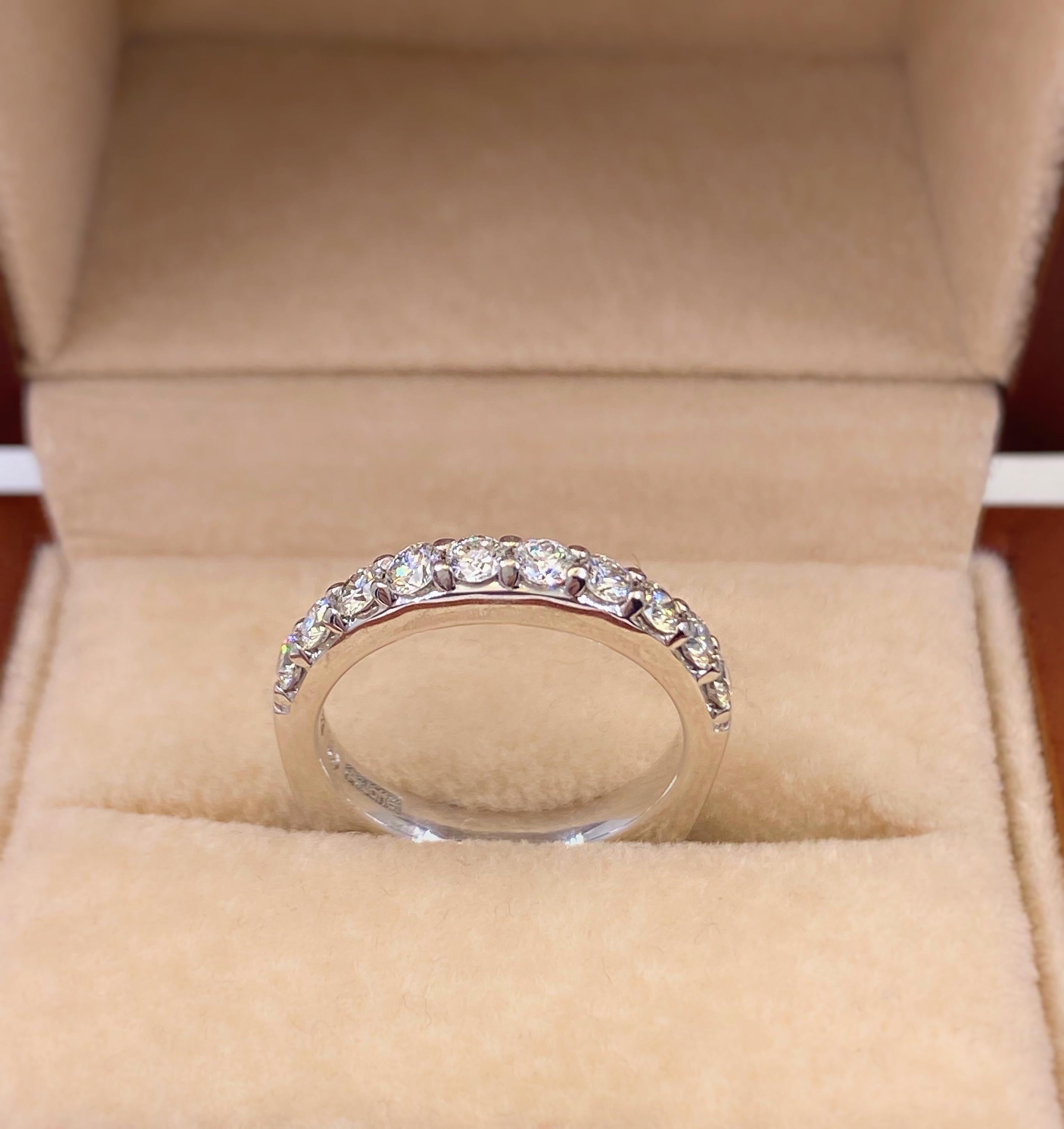 A. JAFFE Round 10 Diamond Signature Wedding Band Ring 18 Karat White Gold For Sale 2