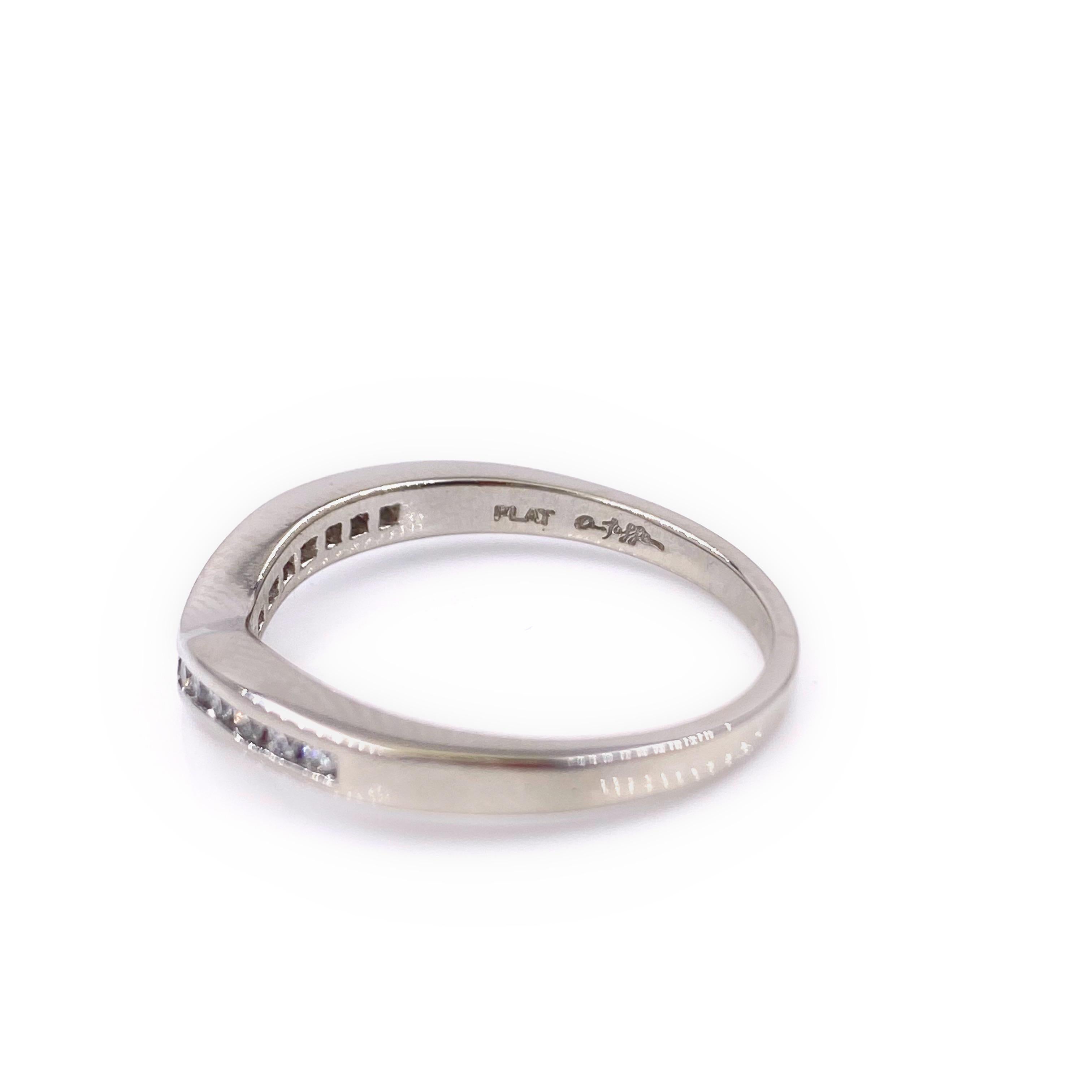 A. JAFFE Round Diamond Classic V Signature Wedding Band Ring Platinum #11 For Sale 5