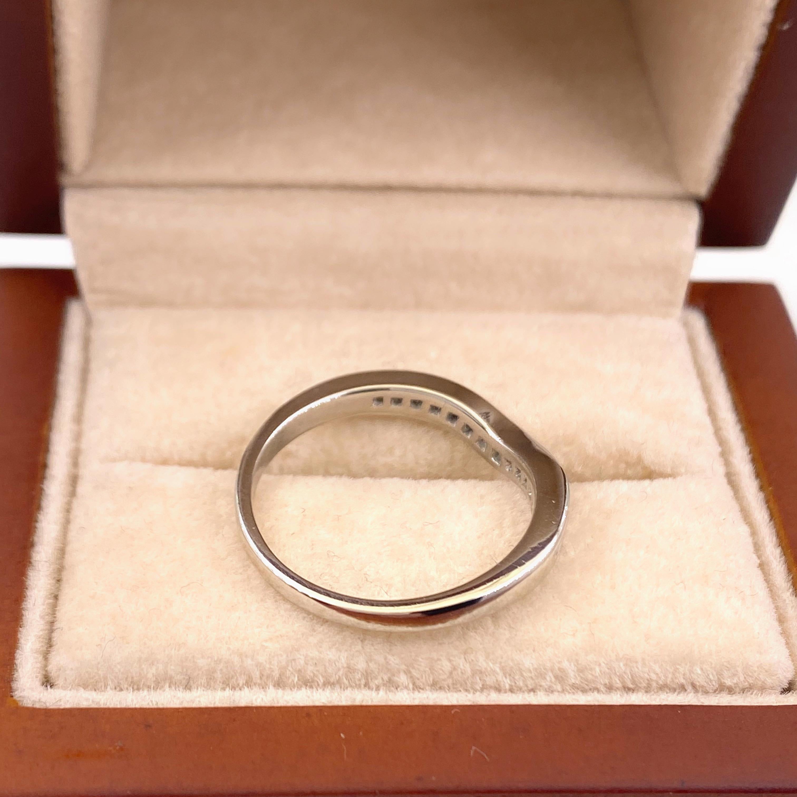 A. JAFFE Round Diamond Classic V Signature Wedding Band Ring Platinum #11 For Sale 1