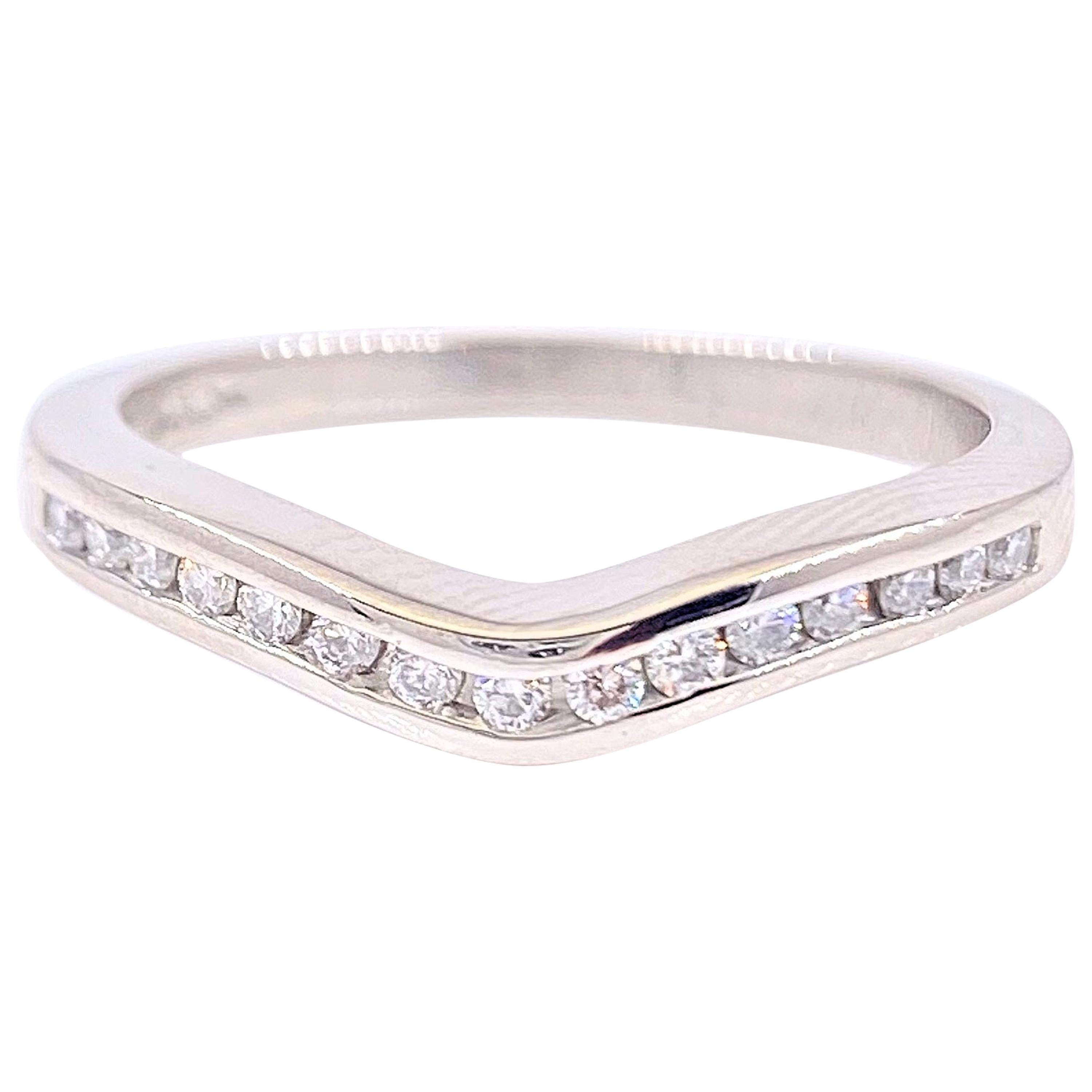 A. JAFFE Round Diamond Classic V Signature Wedding Band Ring Platinum #11 For Sale