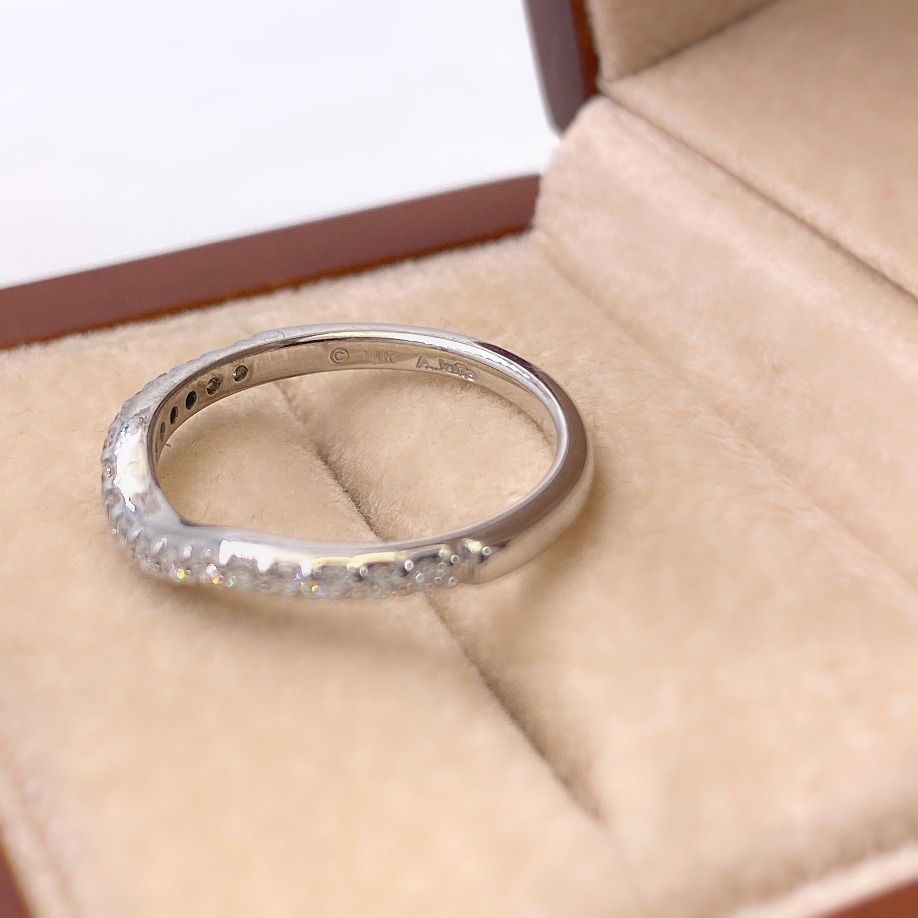 Women's or Men's A. Jaffe Round Diamond Contour Wedding Band Ring 18 Karat White Gold #1 For Sale