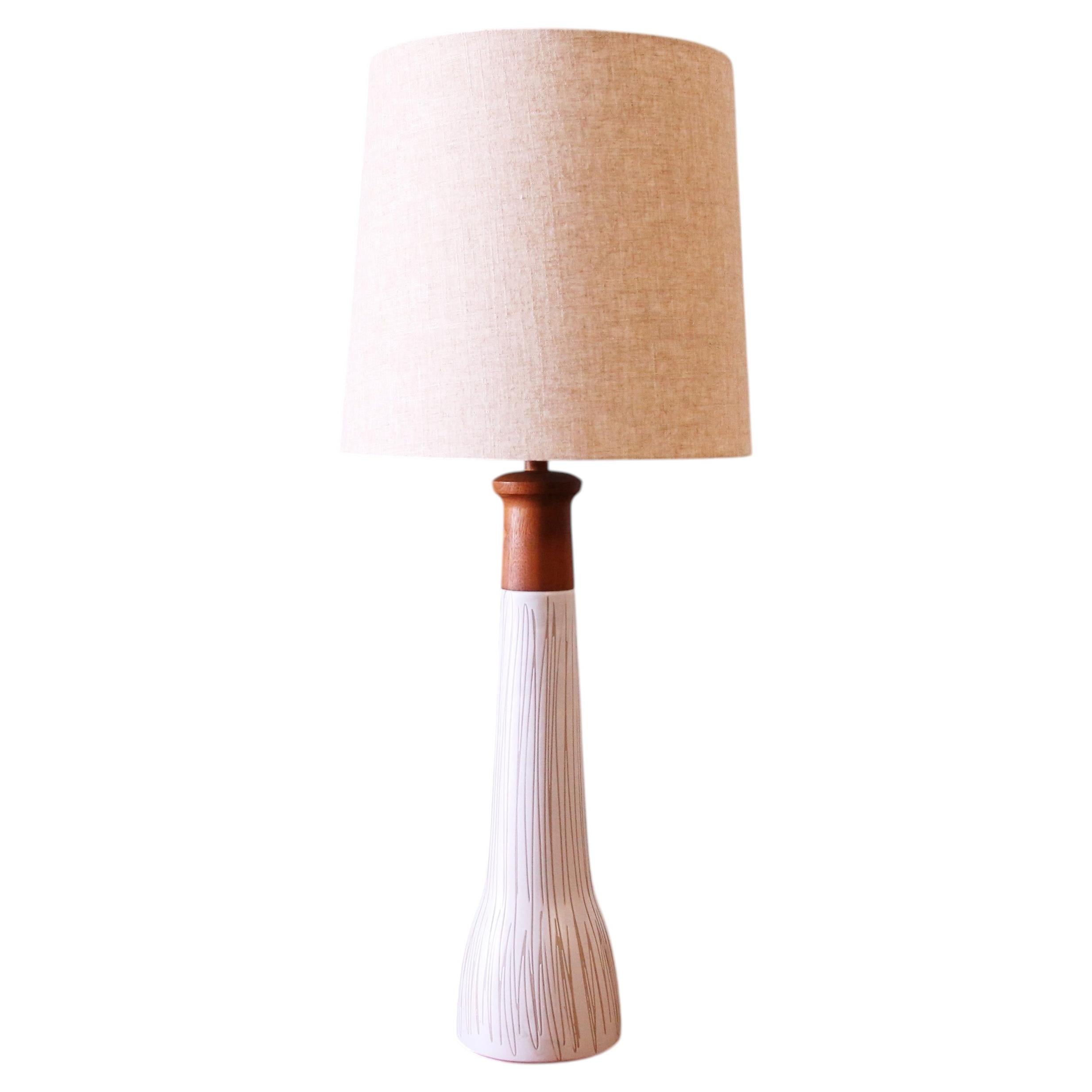 A Jane and Gordon Martz table lamp M165 Marshall Studios Matte White tan incisin For Sale