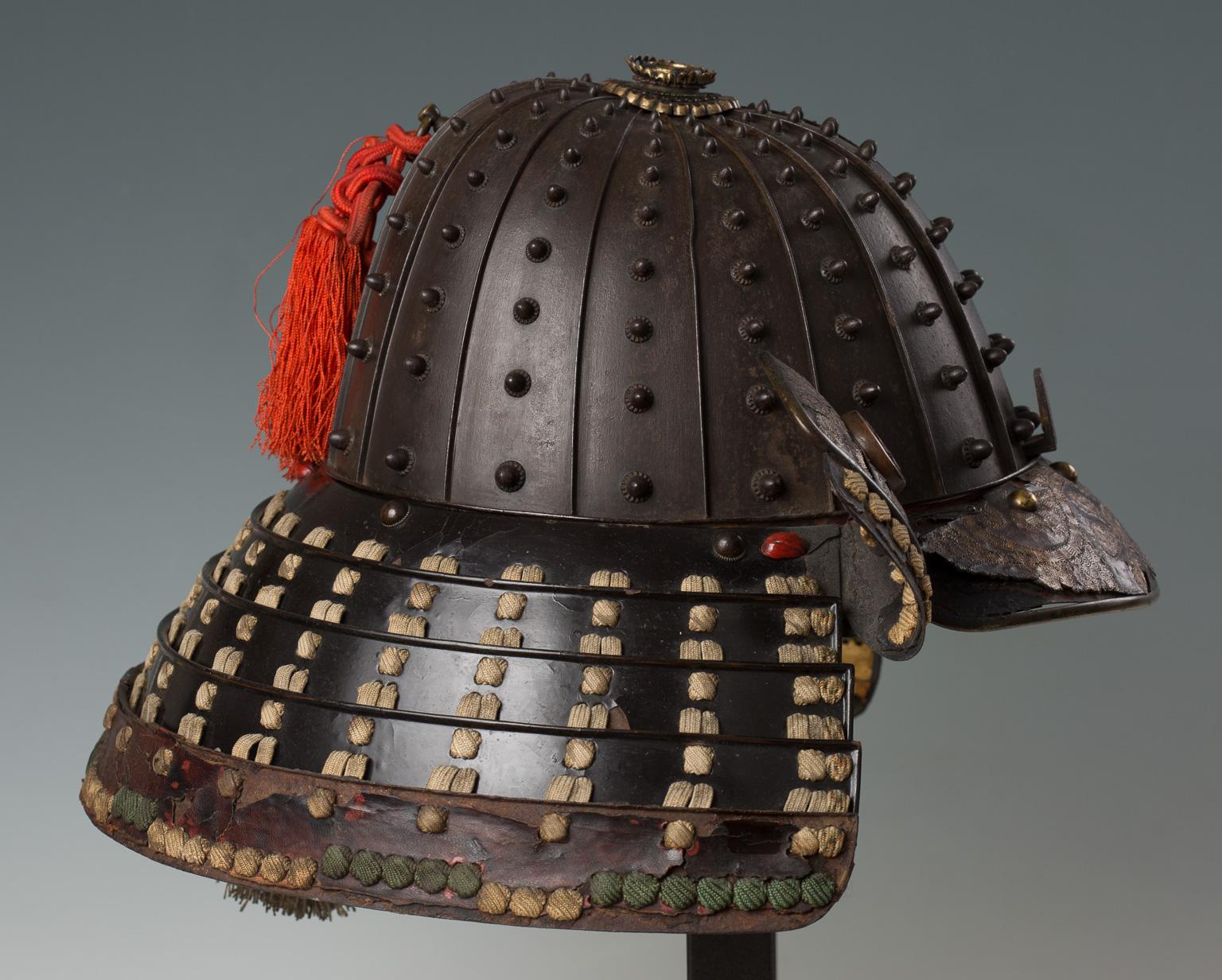 Japanese 16 Plates Samurai Helmet, 'Za-Boshi Kabuto', 18th Century In Good Condition In Milano, IT
