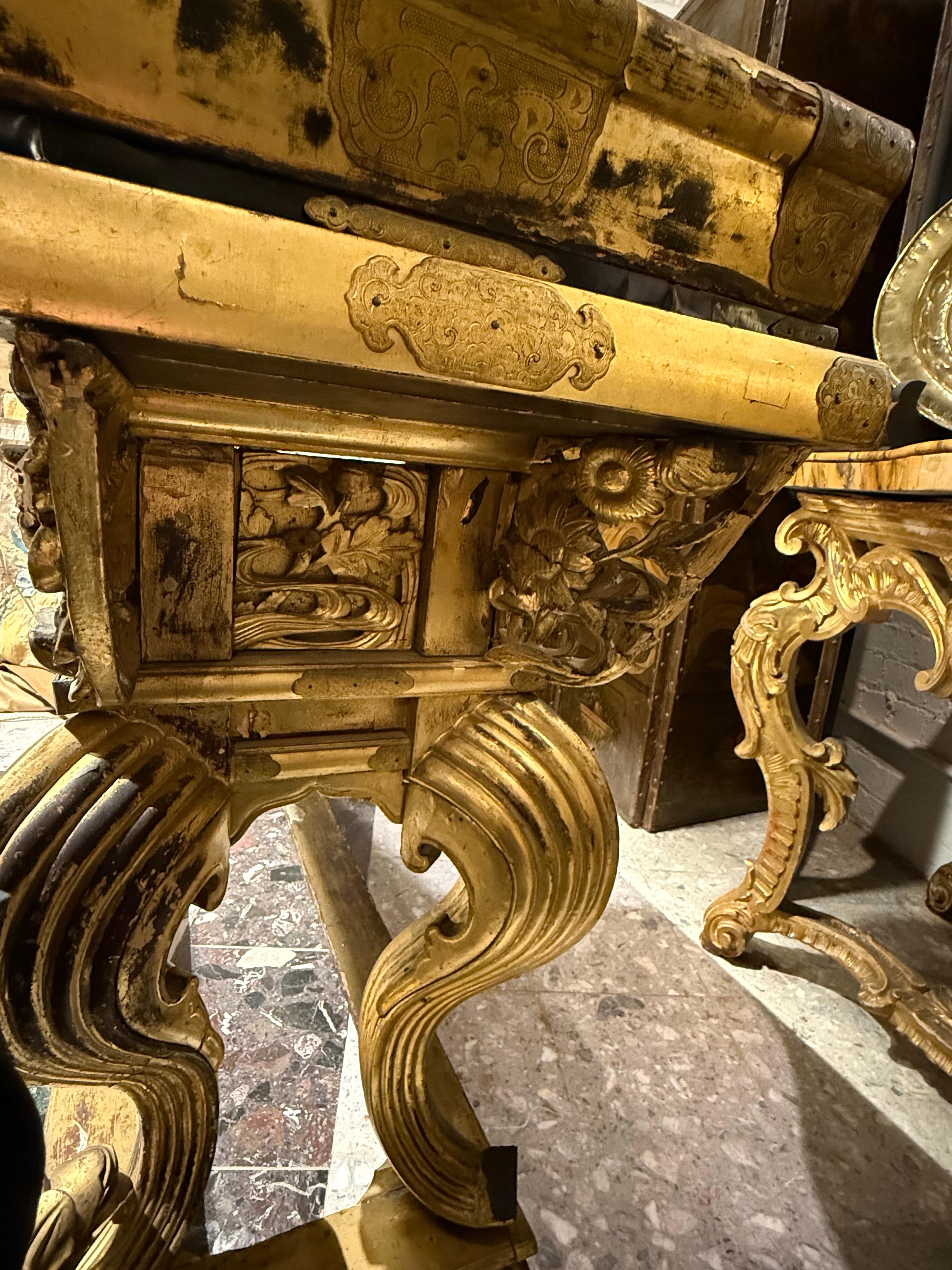Tavolo da altare giapponese in lacca nera e acqua dorata, fine XIX secolo In condizioni buone in vendita a ARMADALE, VIC