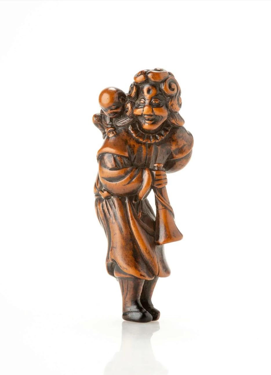Carved A Japanese boxwood netsuke depicting a Dutchman with a child For Sale