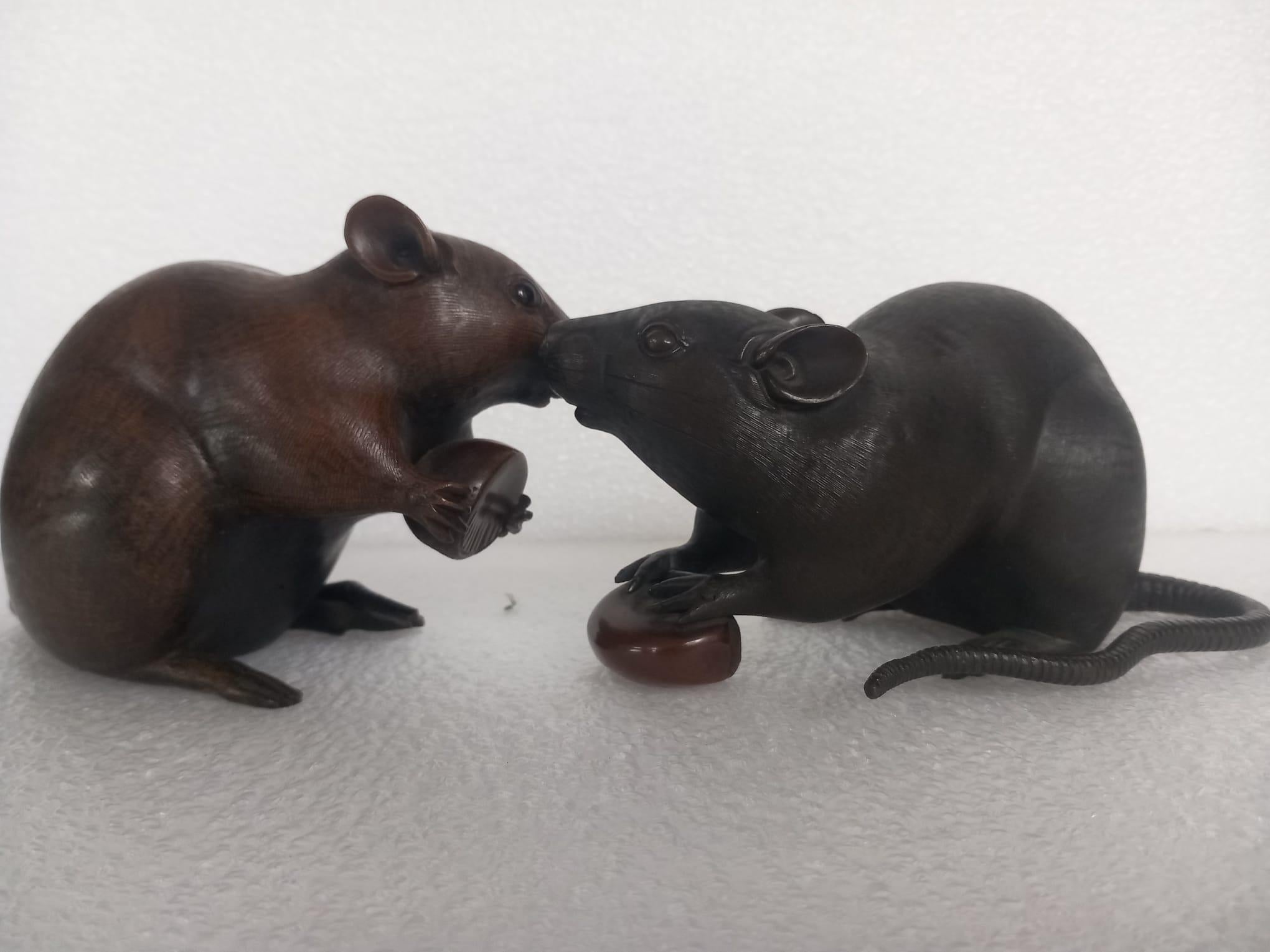 Cast A Japanese bronze of two rats (Meiji Period) For Sale